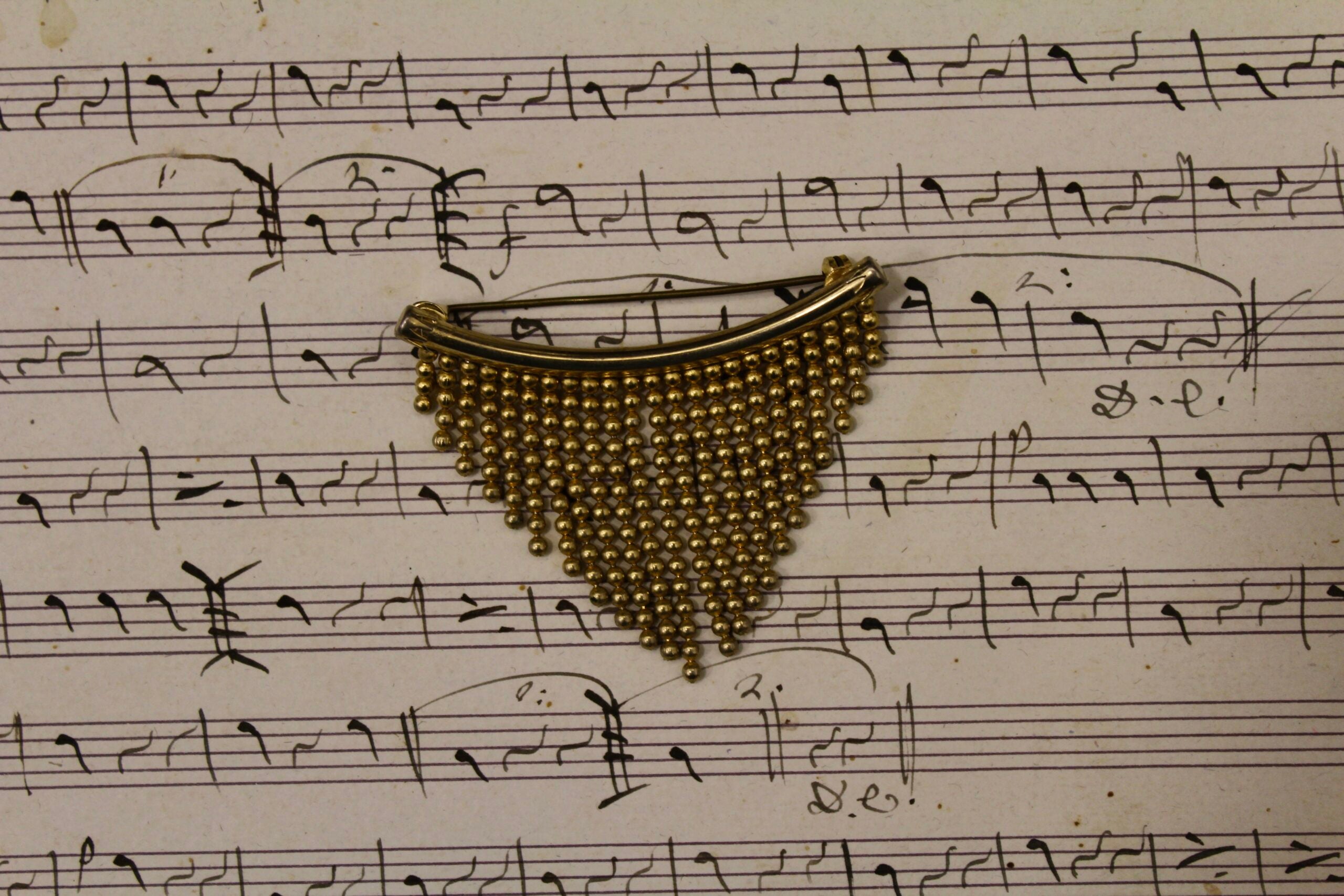 Broche vintage francés cascada dorada