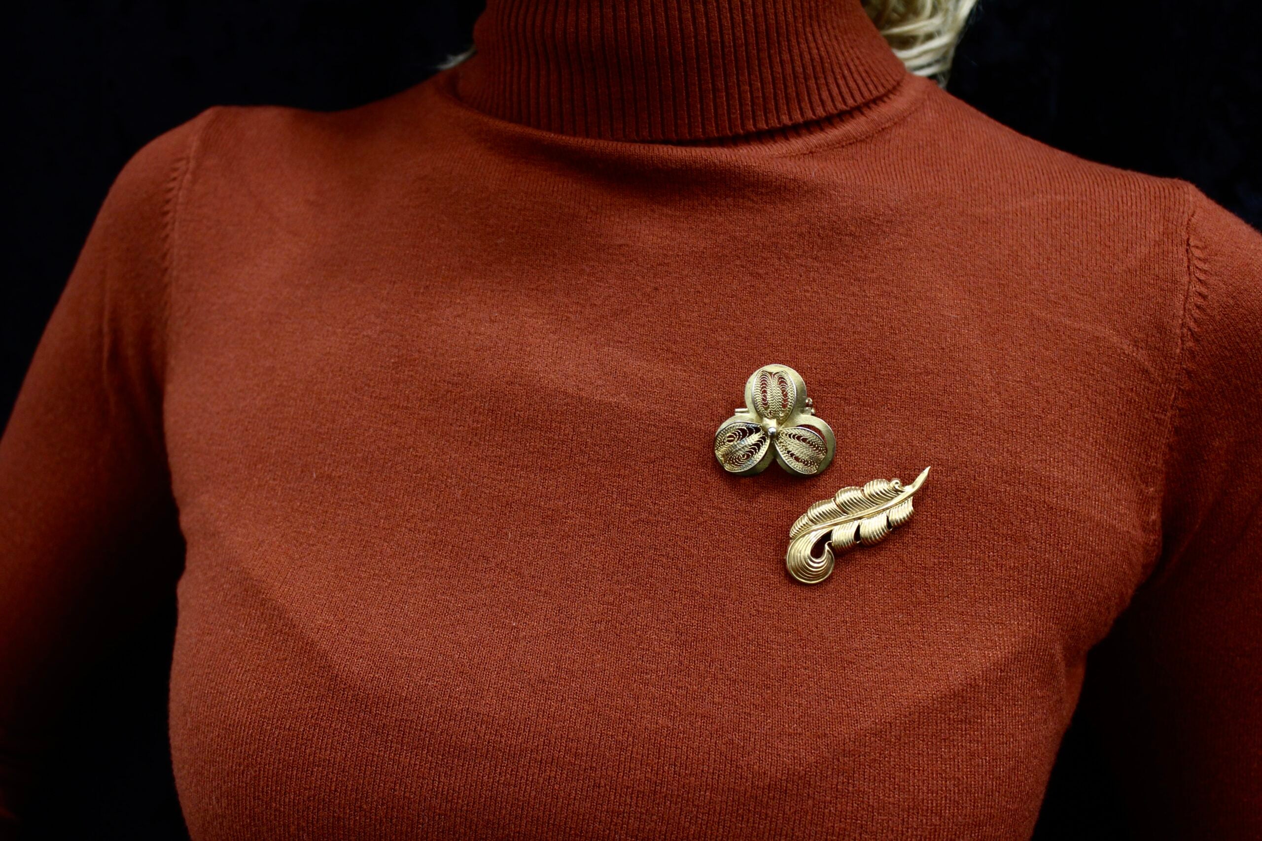 Broche vintage francés flor de tres hojas