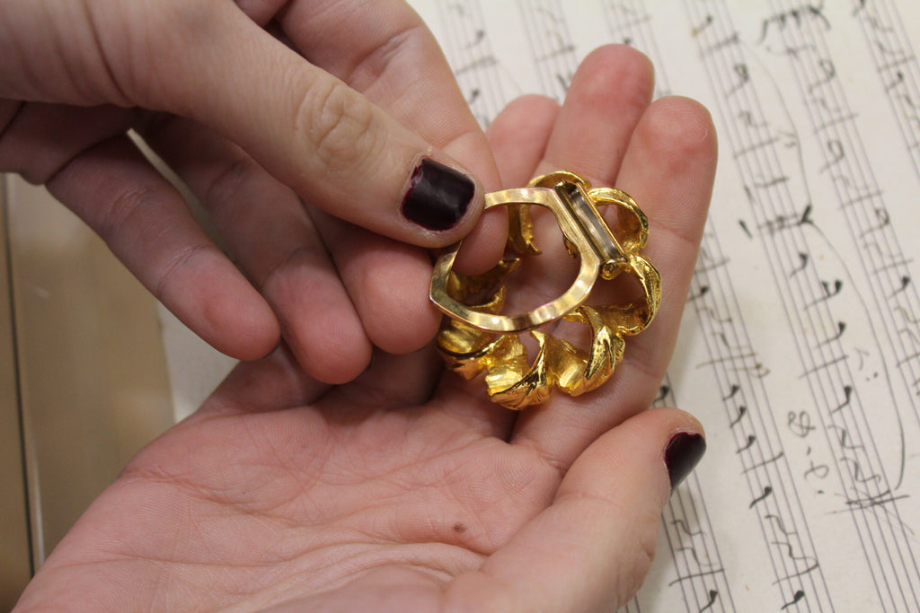 Broche vintage francés sol de hojas con cierre de pinza de pañuelo