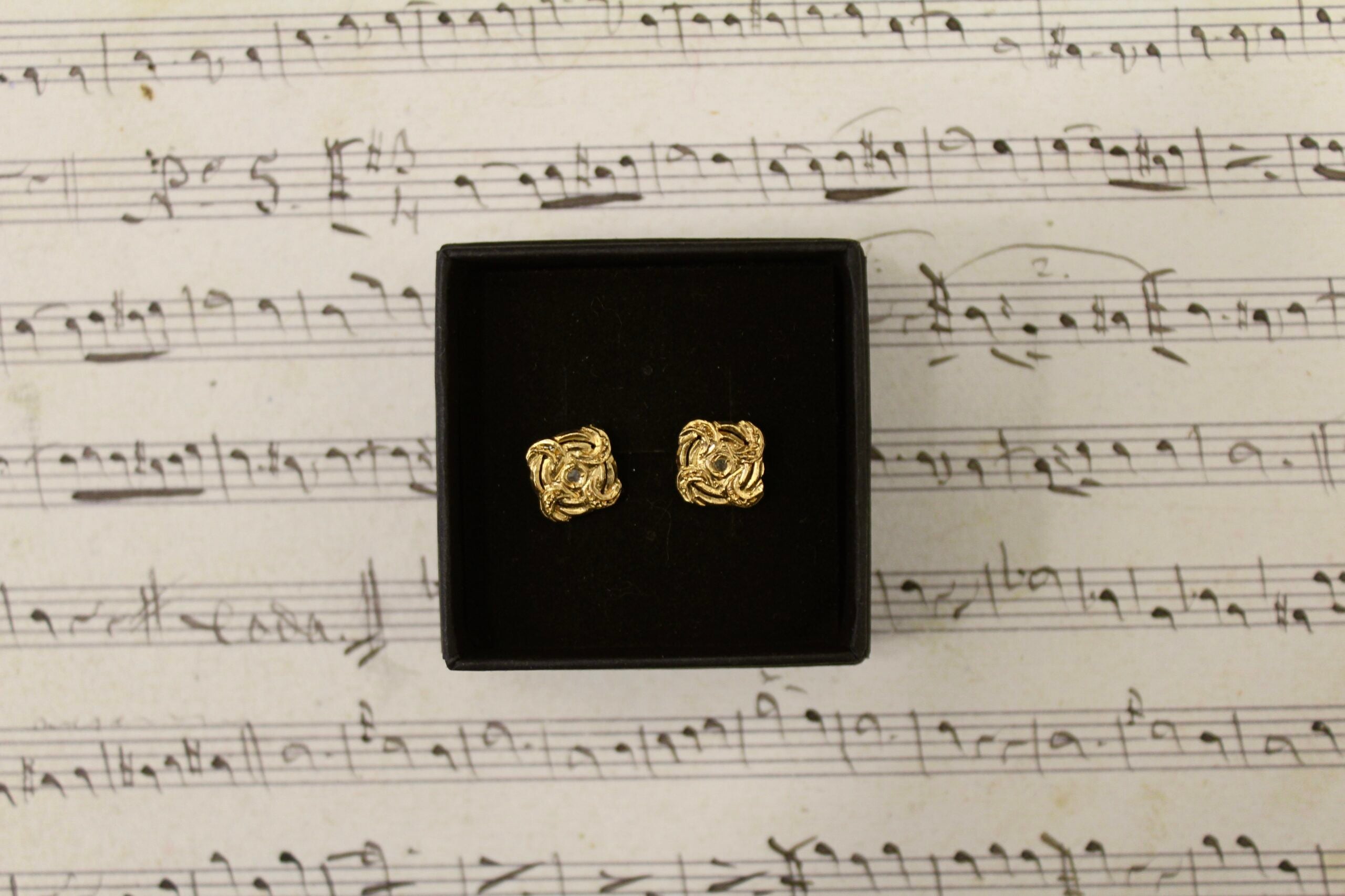 Gemelos vintage dorados antiguos