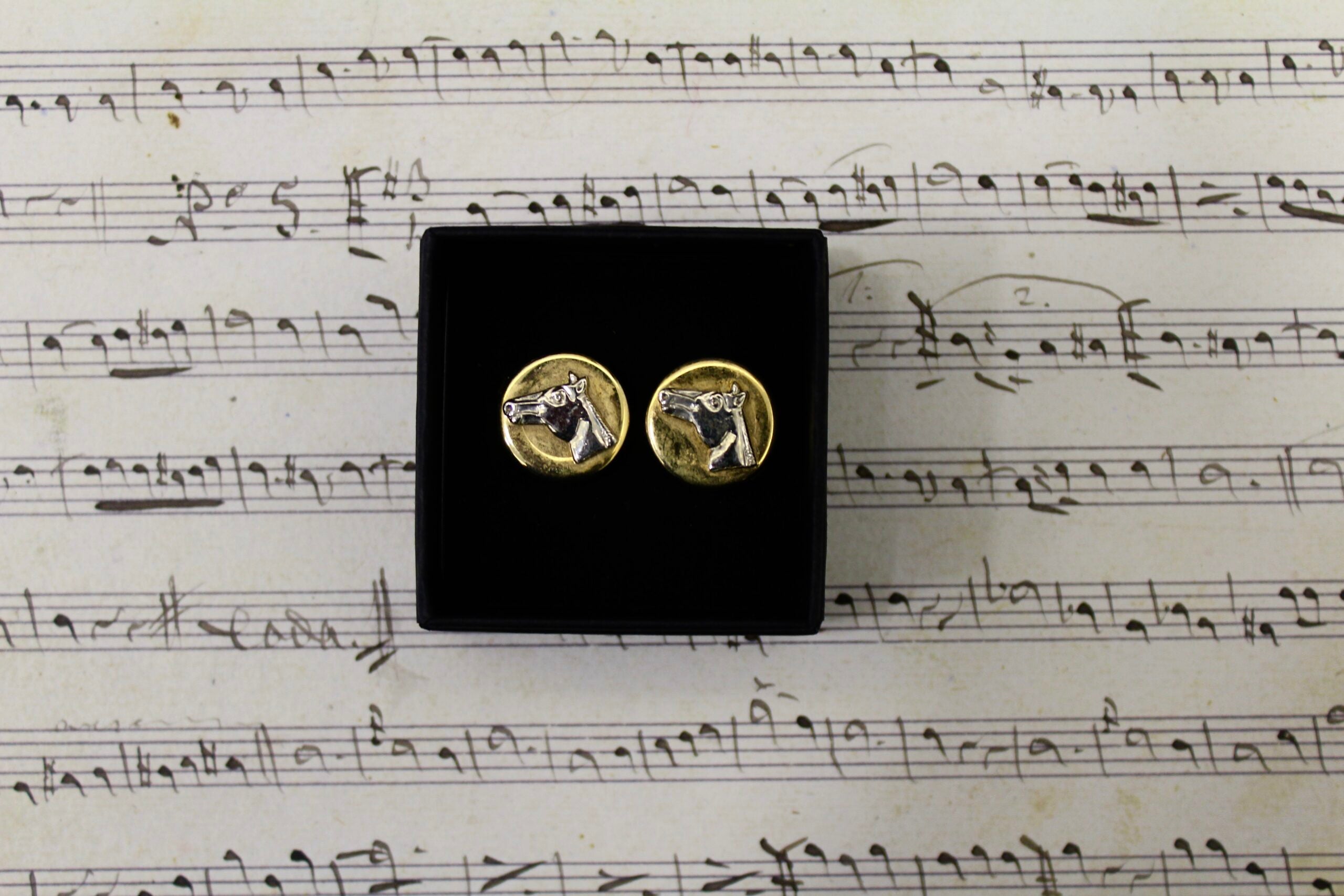 Gemelos Cubrebotones vintage franceses de caballos dorado y plateado