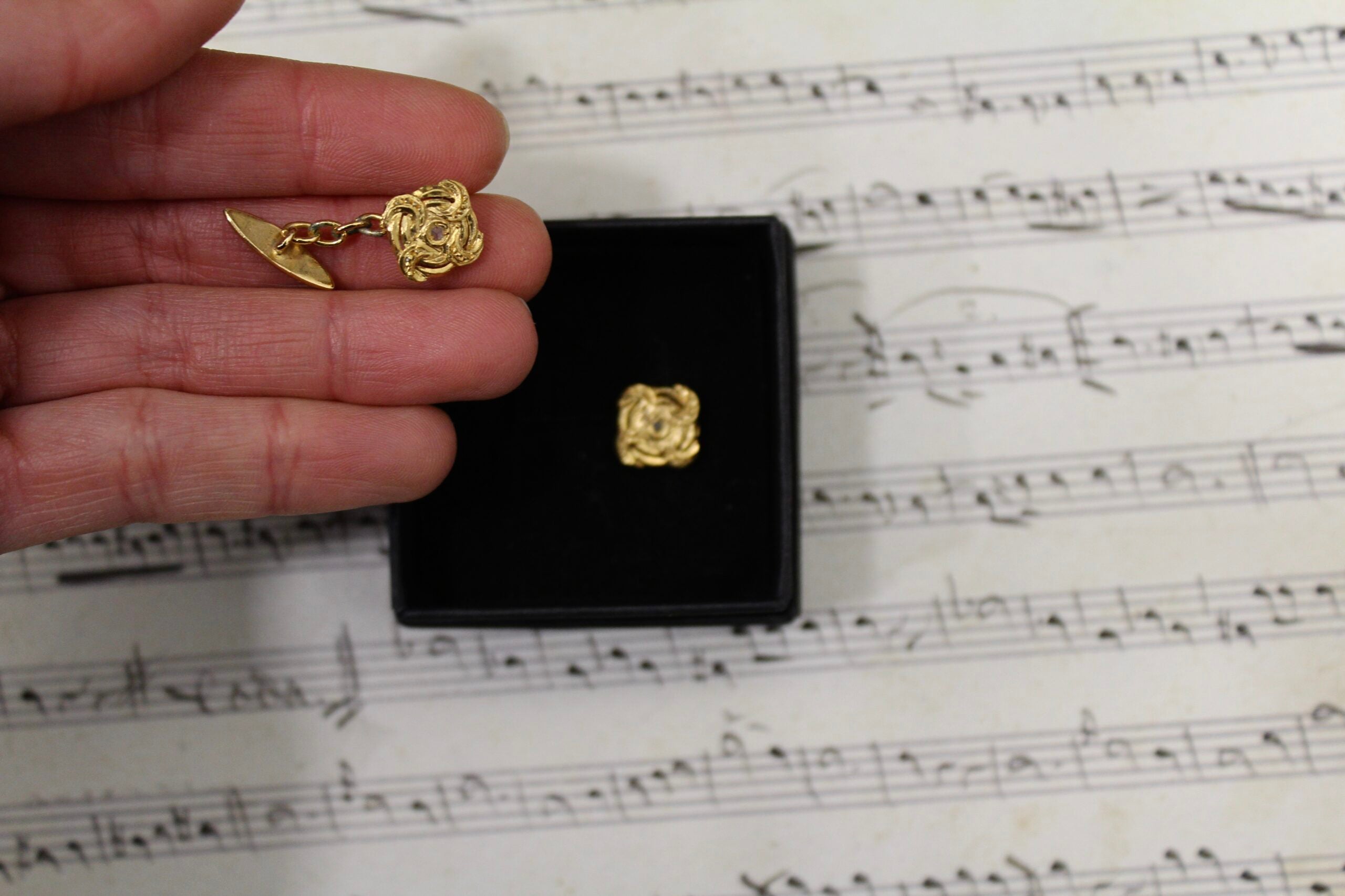 Gemelos vintage dorados antiguos