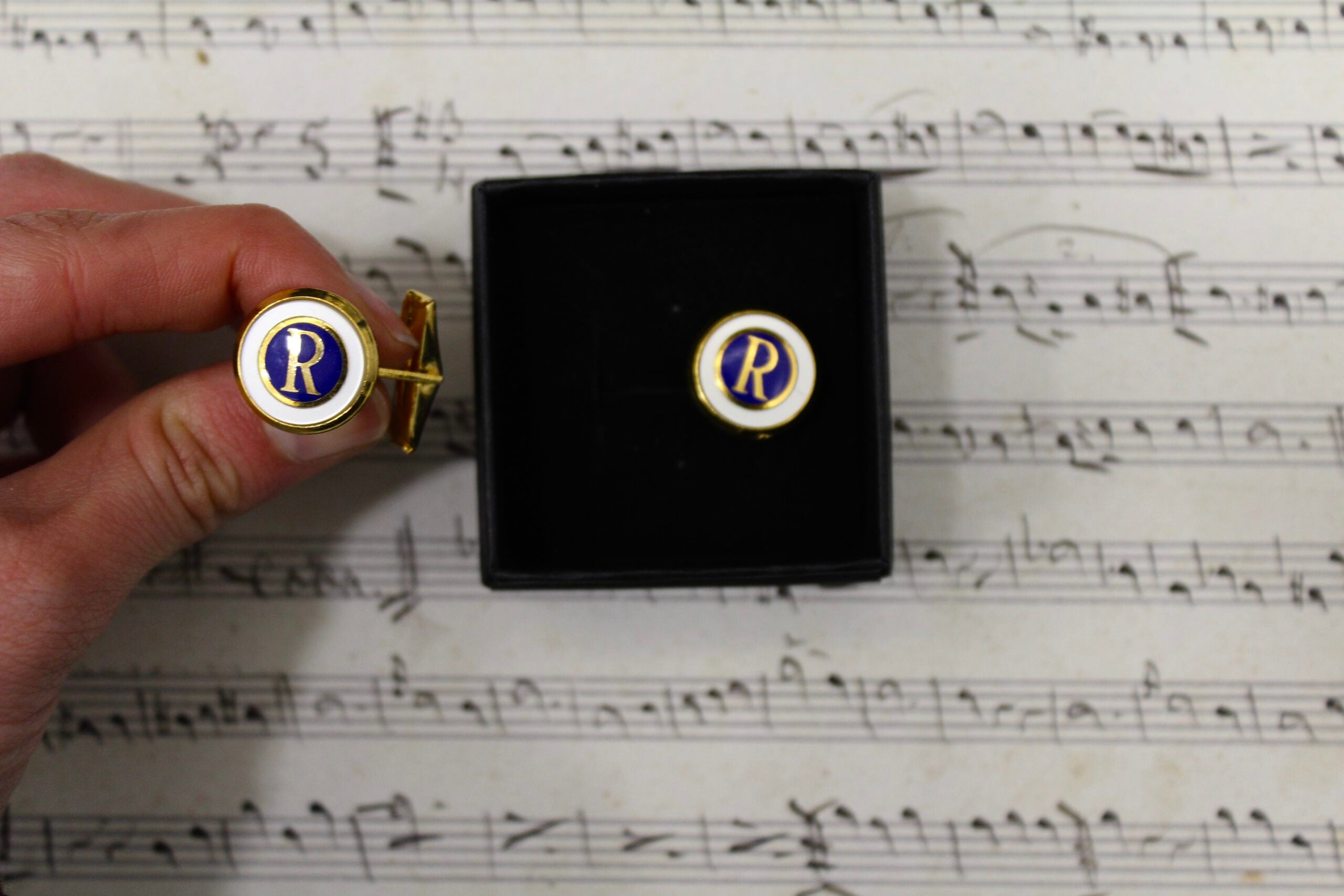 Gemelos vintage con la letra R