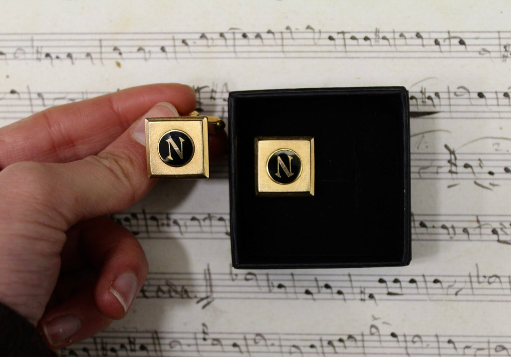 Gemelos vintage con la letra N