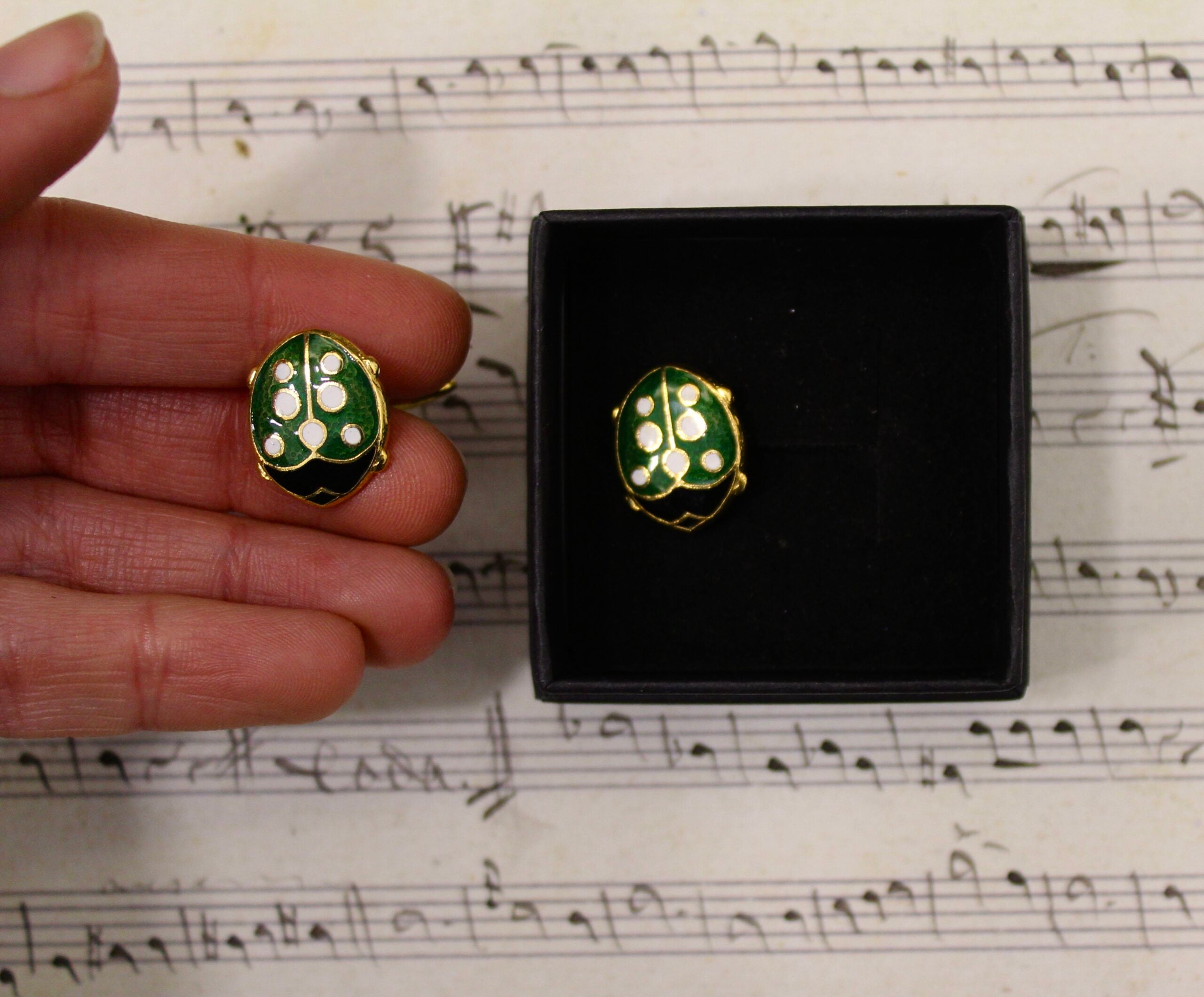 Gemelos vintage de escarabajo verde esmaltados