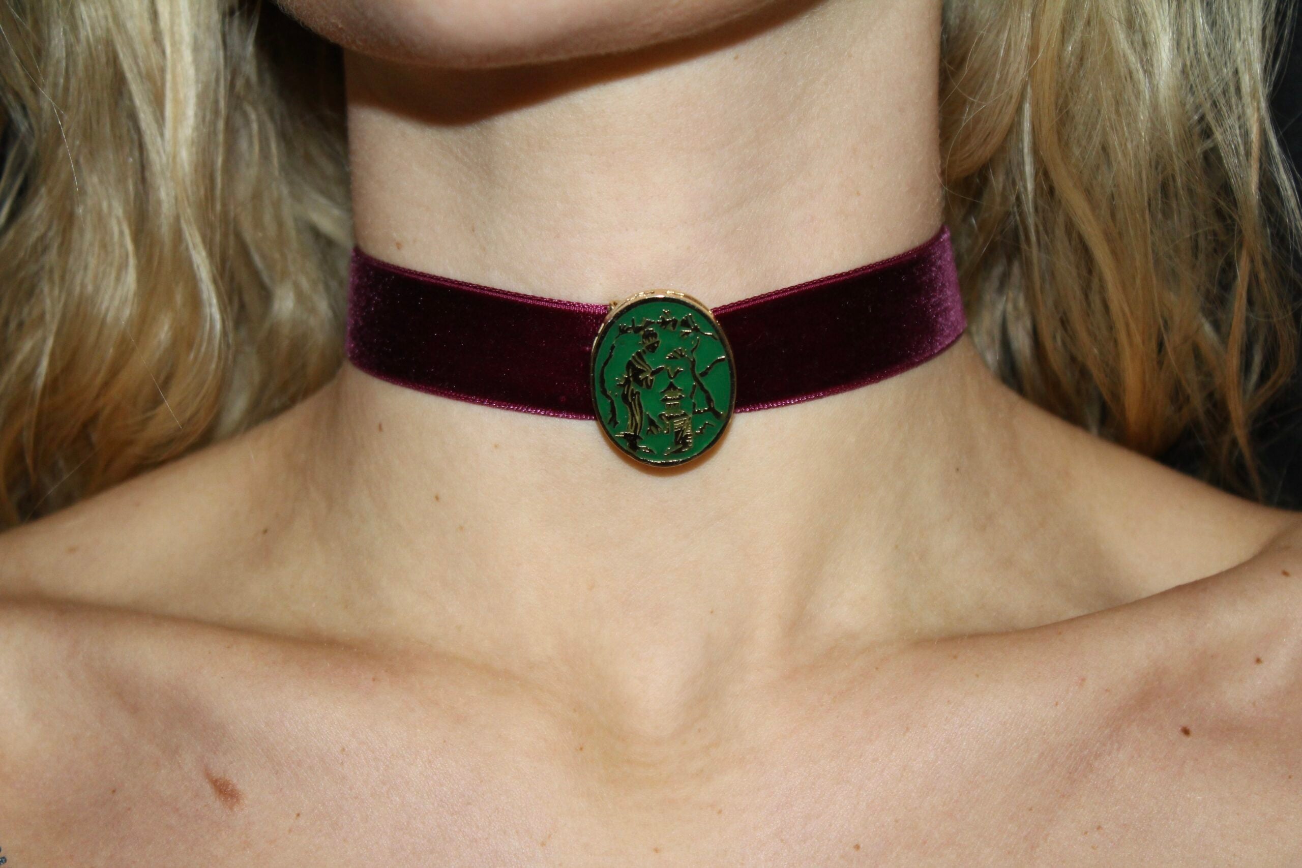 Gargantilla con broche Aiko vintage  - Magenta