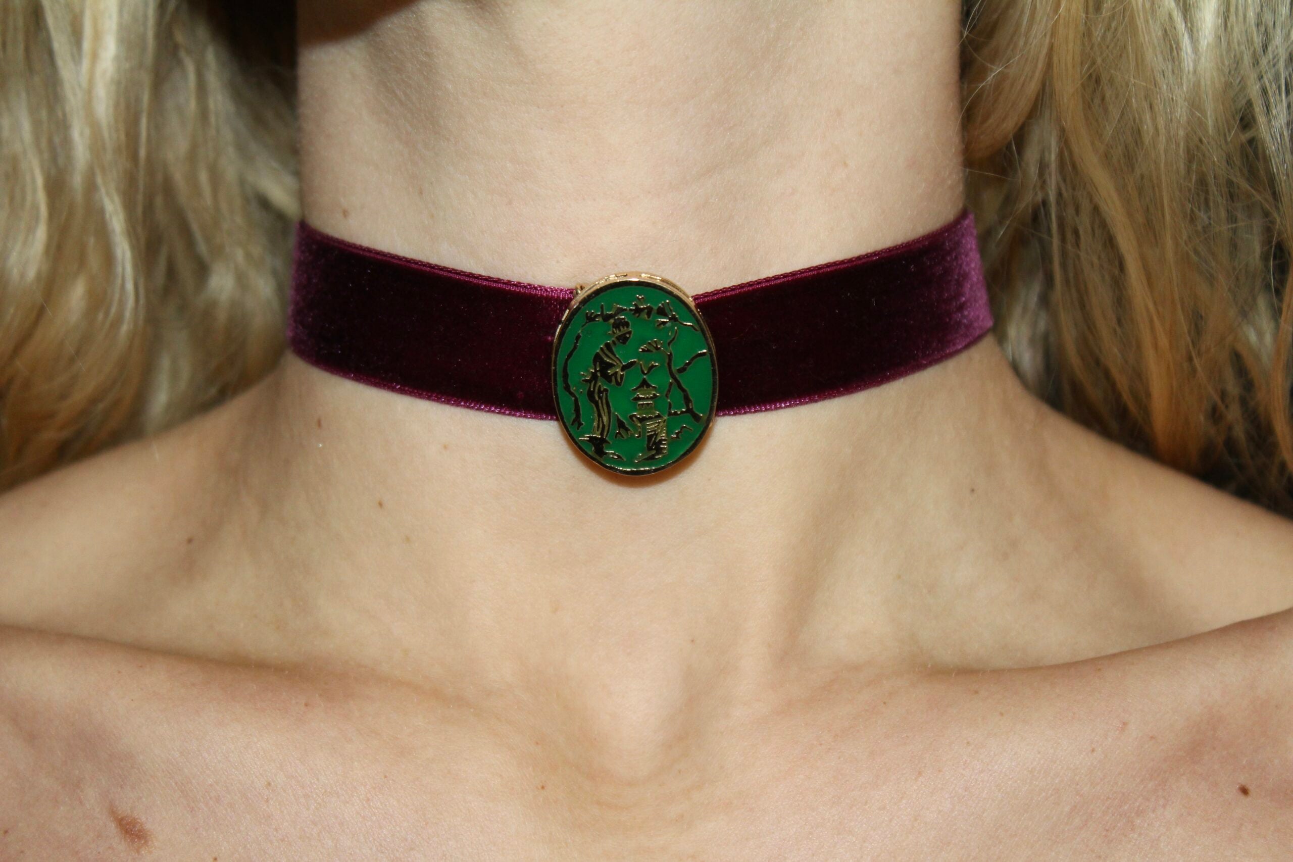 Gargantilla con broche Aiko vintage  - Magenta