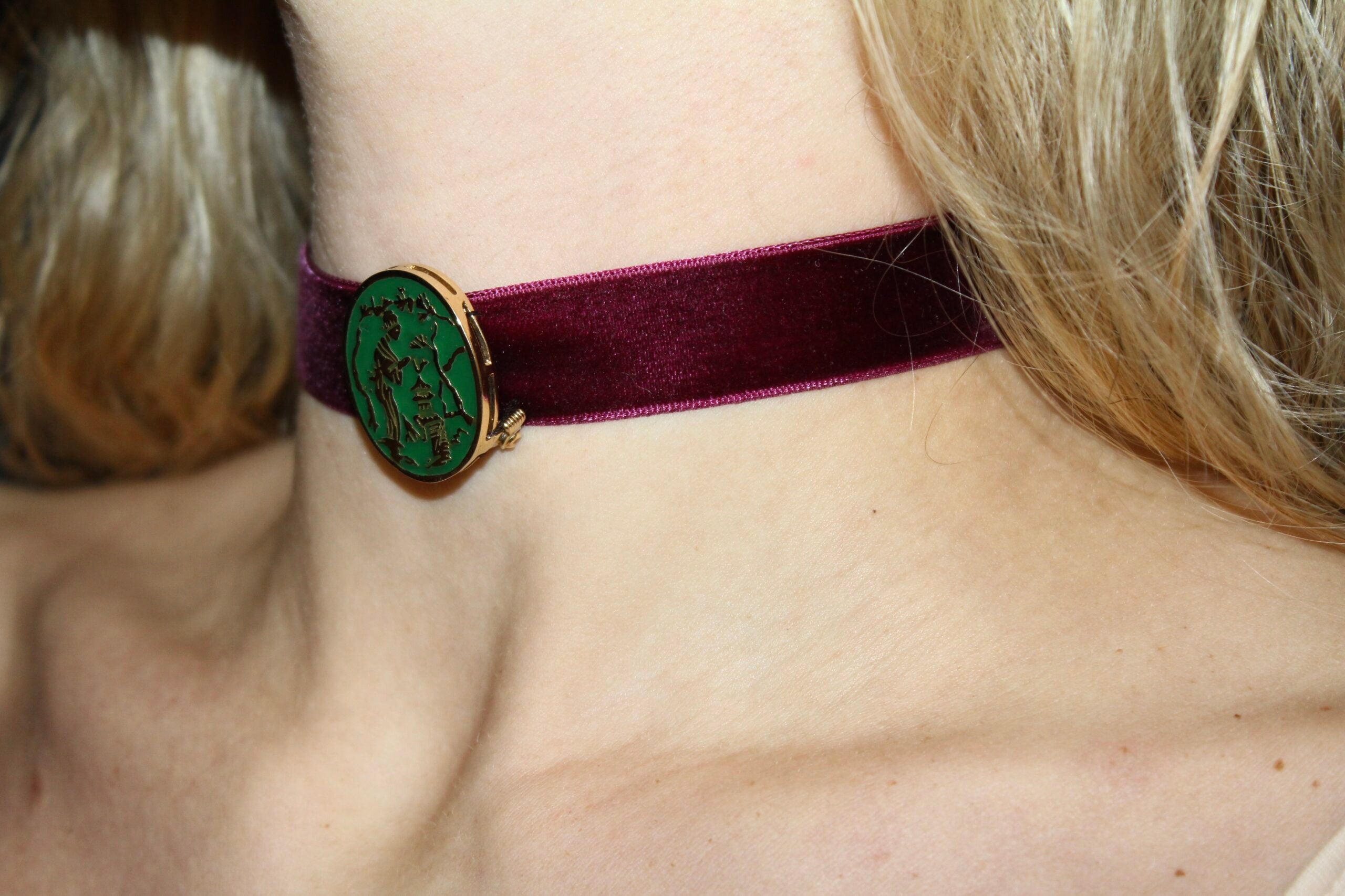 Gargantilla con broche Aiko vintage  - Magenta