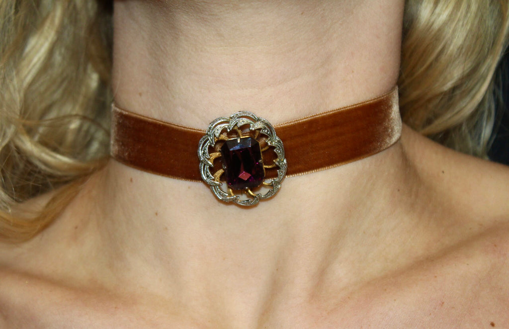 Gargantilla con broche Beatriz vintage  - Mostaza