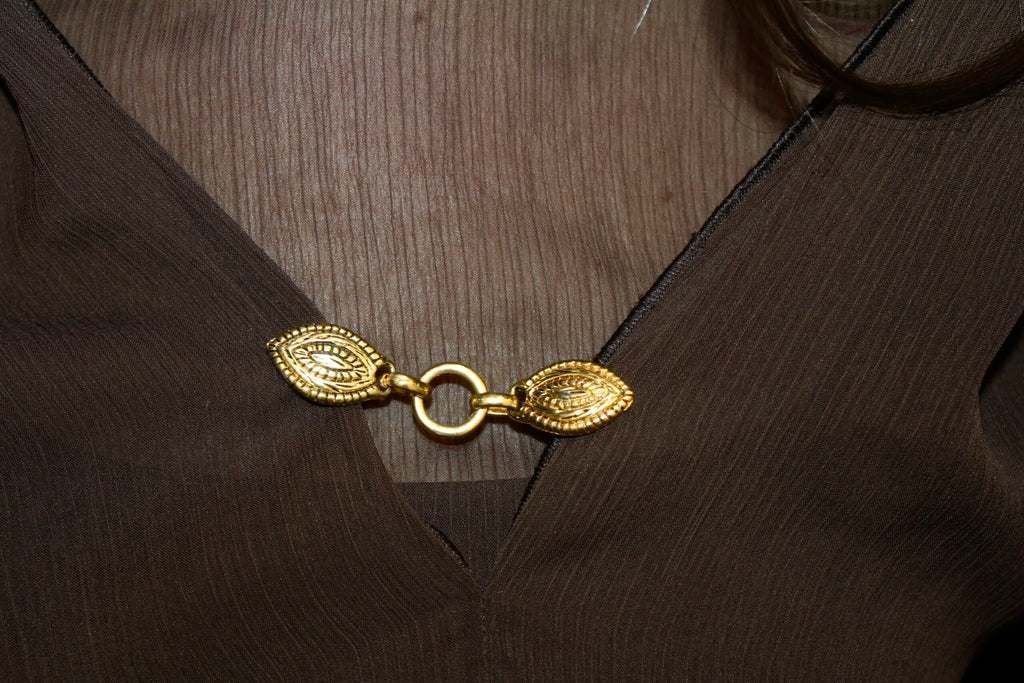 Broche sujeta capas vintage lágrimas