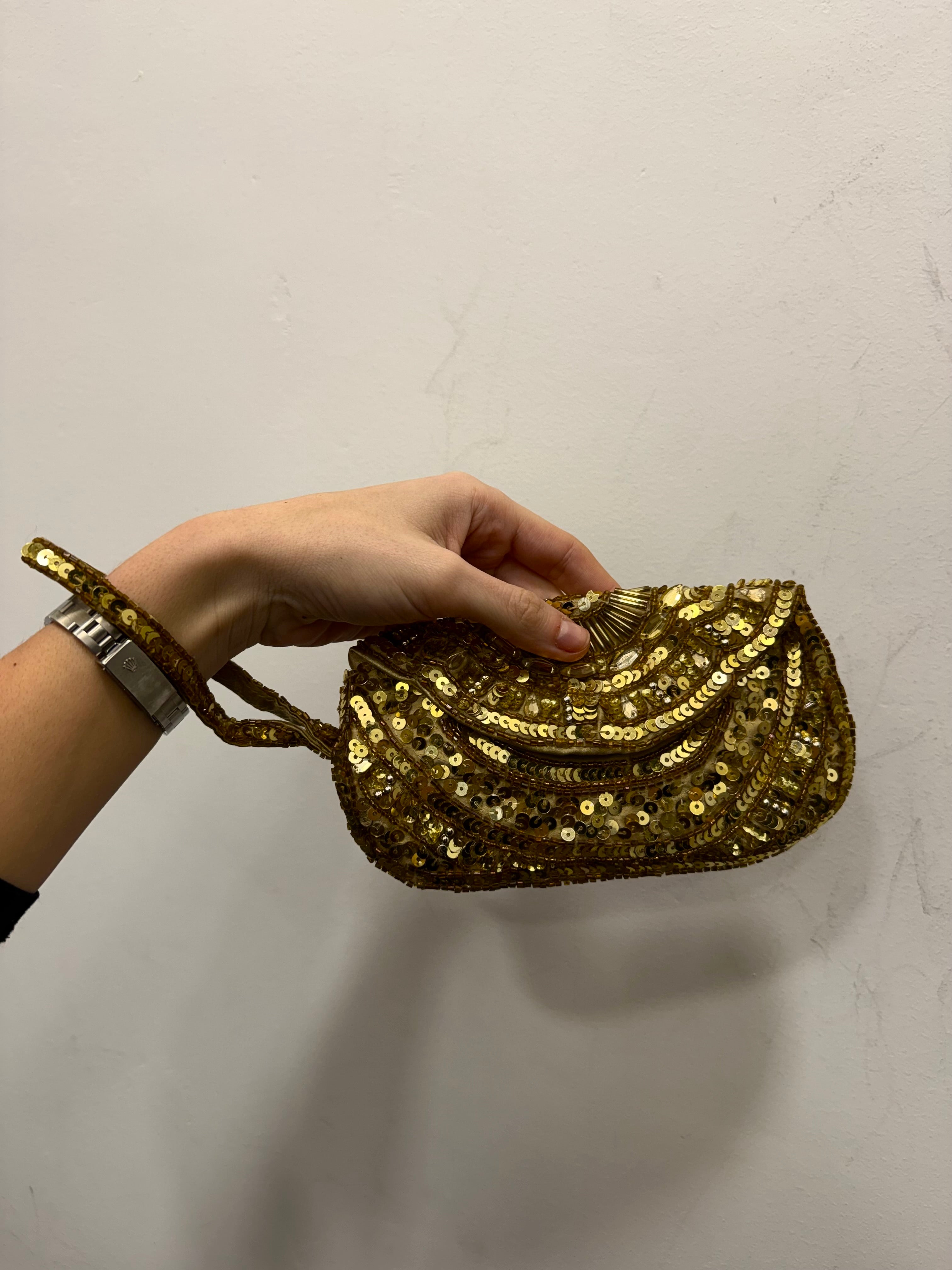 Bolsa clutch vintage castanha com detalhe em missangas bronze