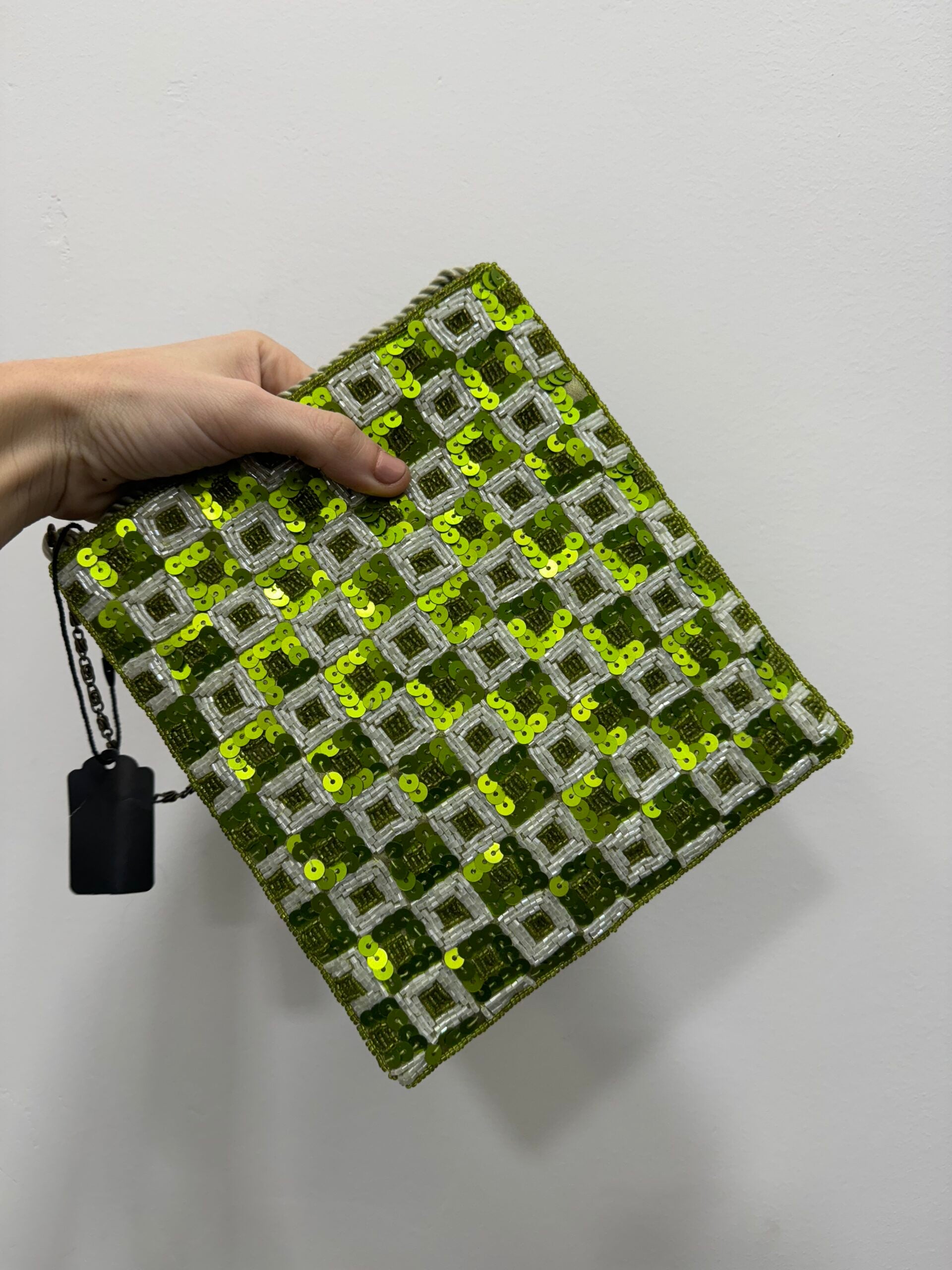 Bolsa vintage verde estilo saco com bordado geométrico de lantejoulas