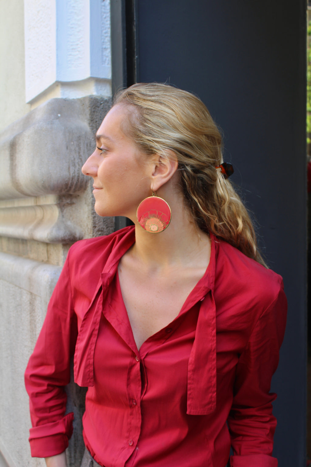 Pendientes vintage de cloisonné colgantes de flores en esmalte rojo, naranja y burdeos