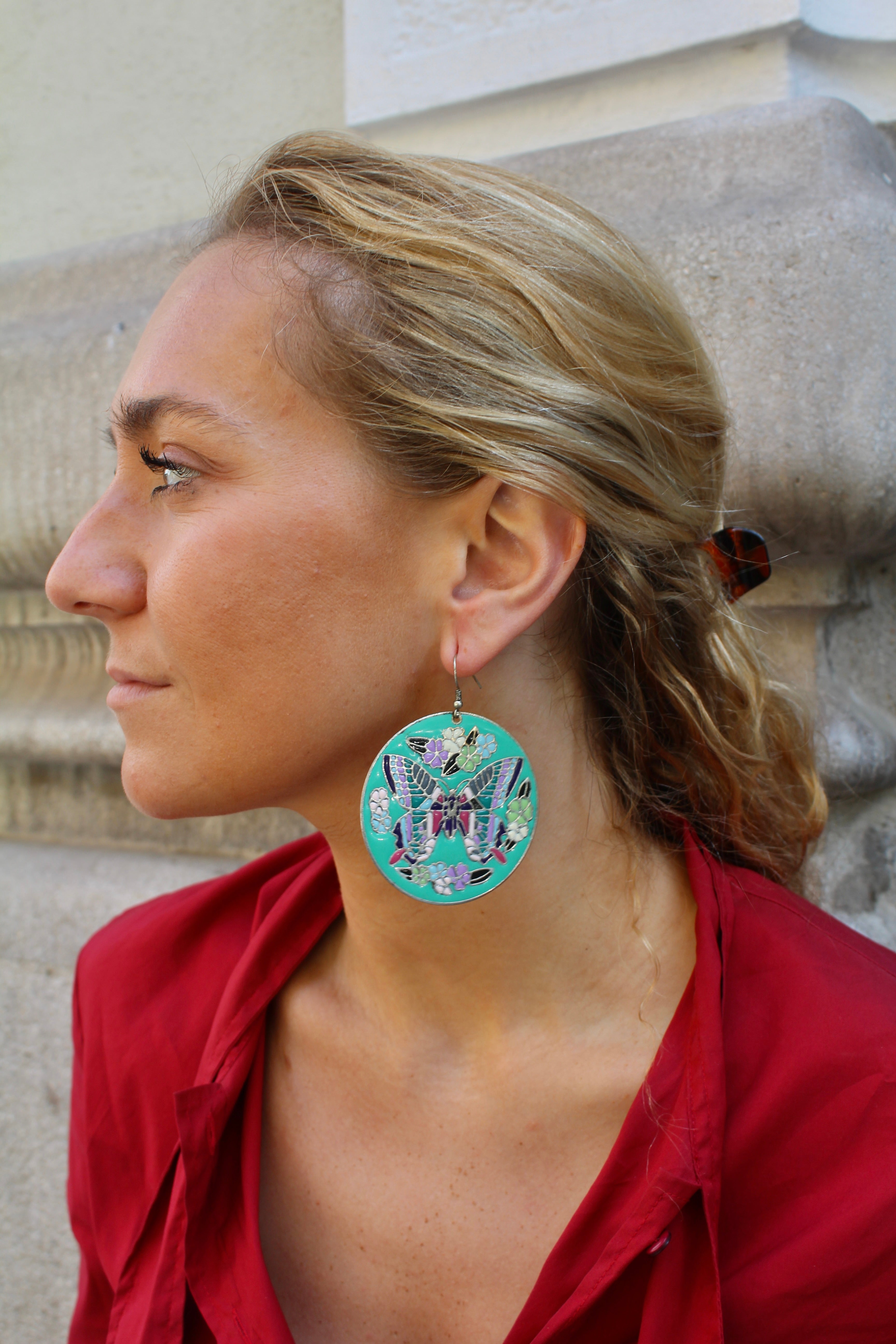 Pendientes vintage de cloisonné colgantes de mariposas en esmalte azul turquesa, rosa y morado