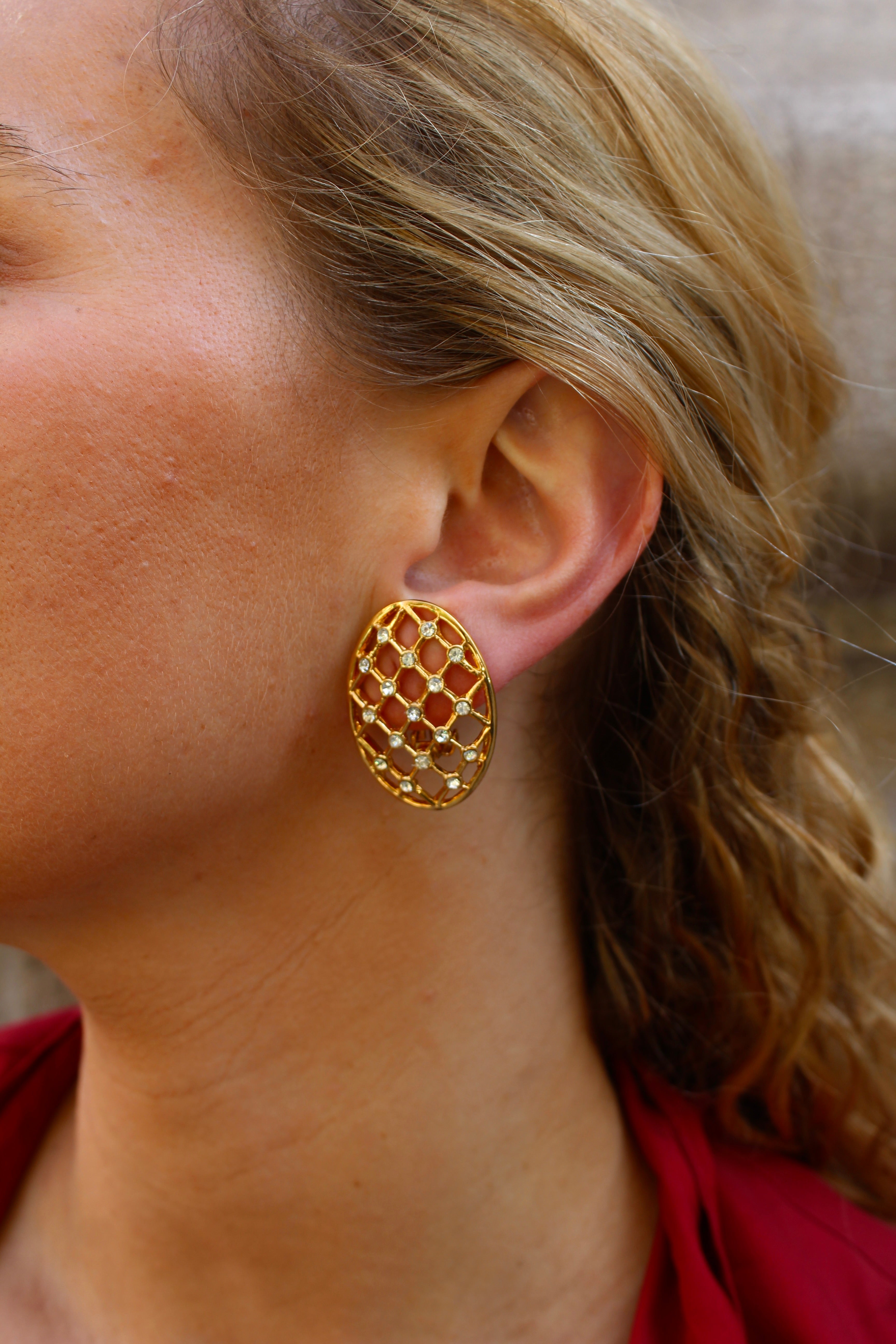 Pendientes vintage de clip dorados calados con circonitas