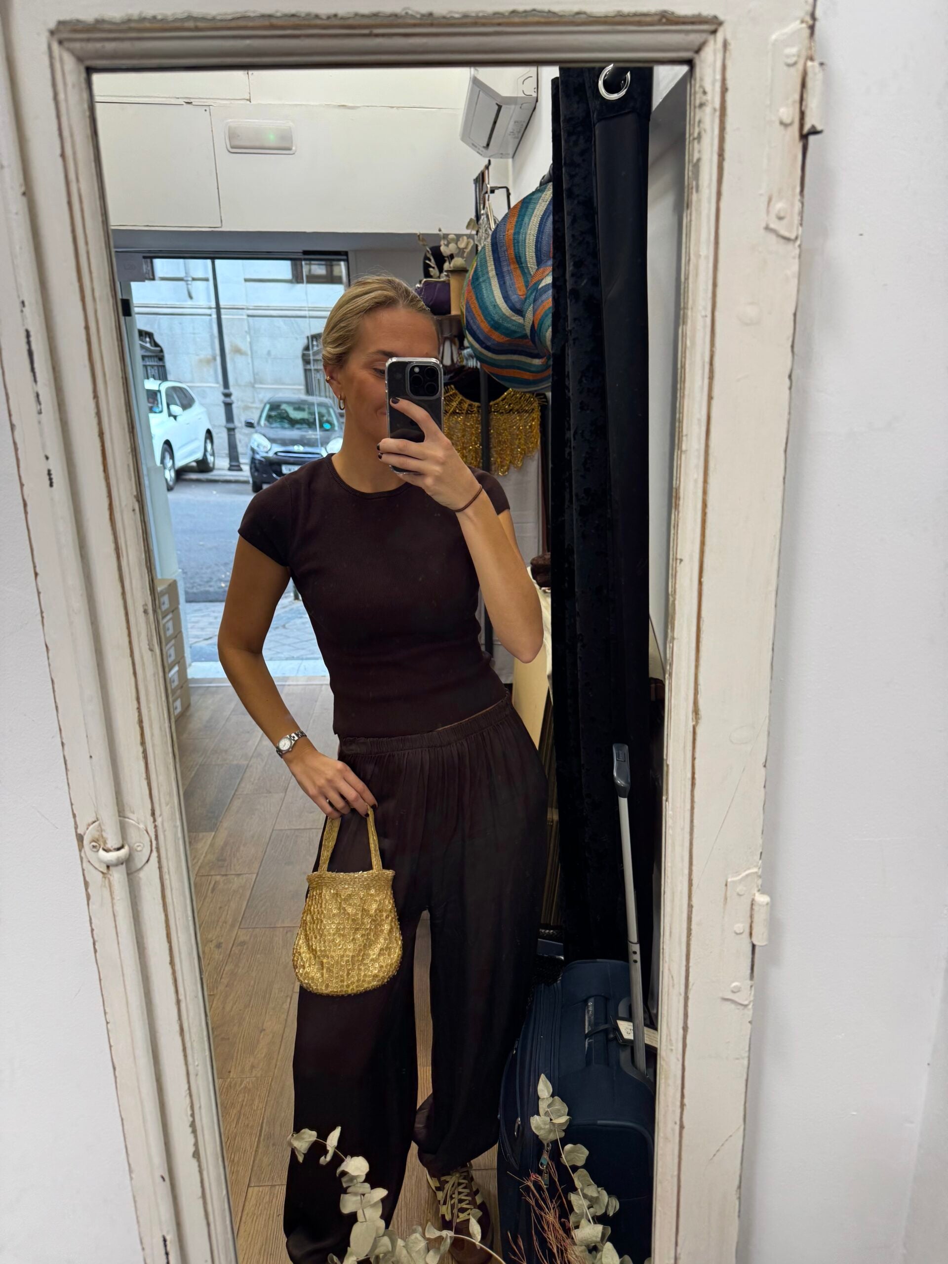 Bolso vintage dorado tipo saco bordado de lentejuelas