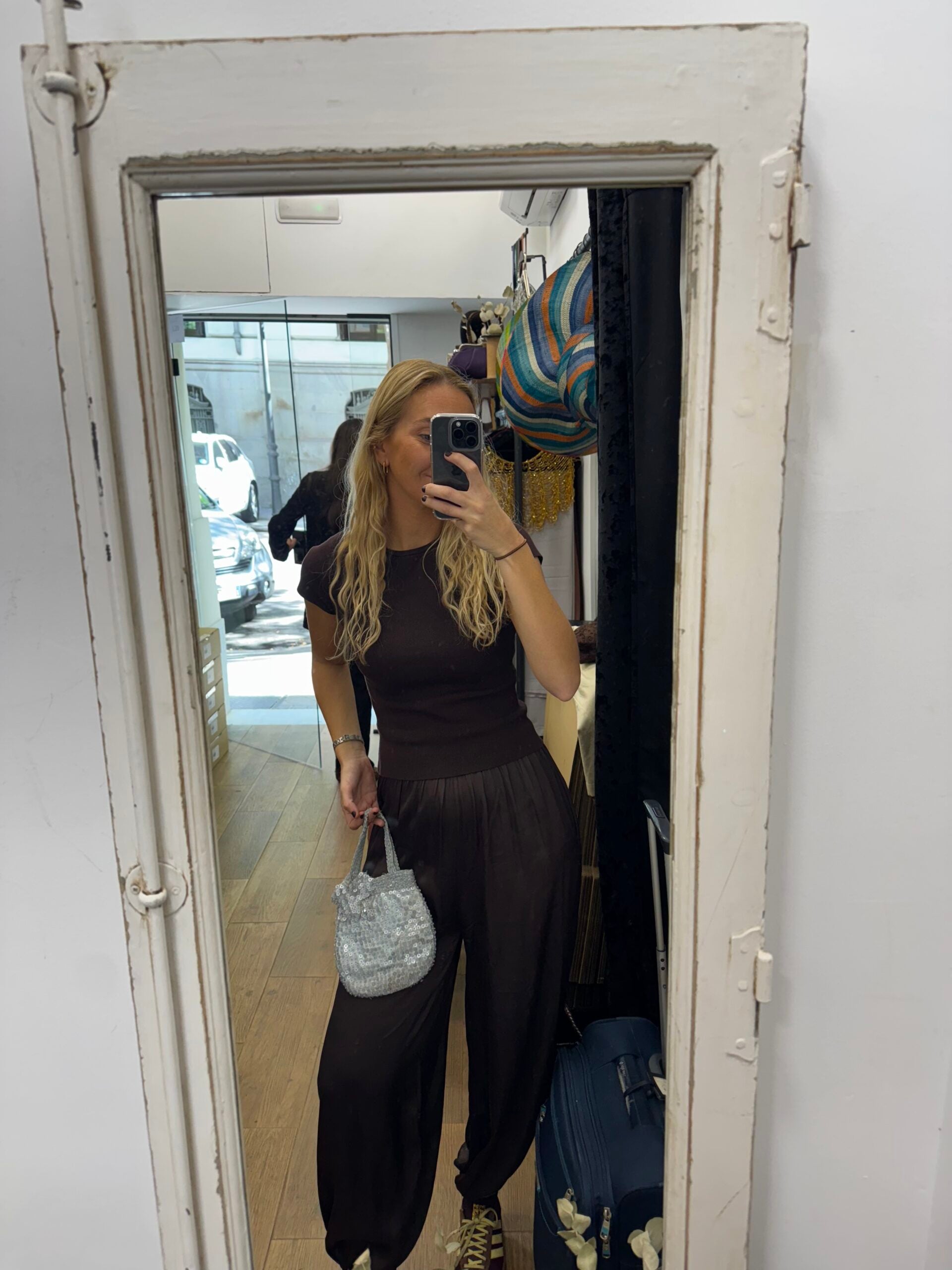 Bolso vintage plateado tipo saco bordado de lentejuelas