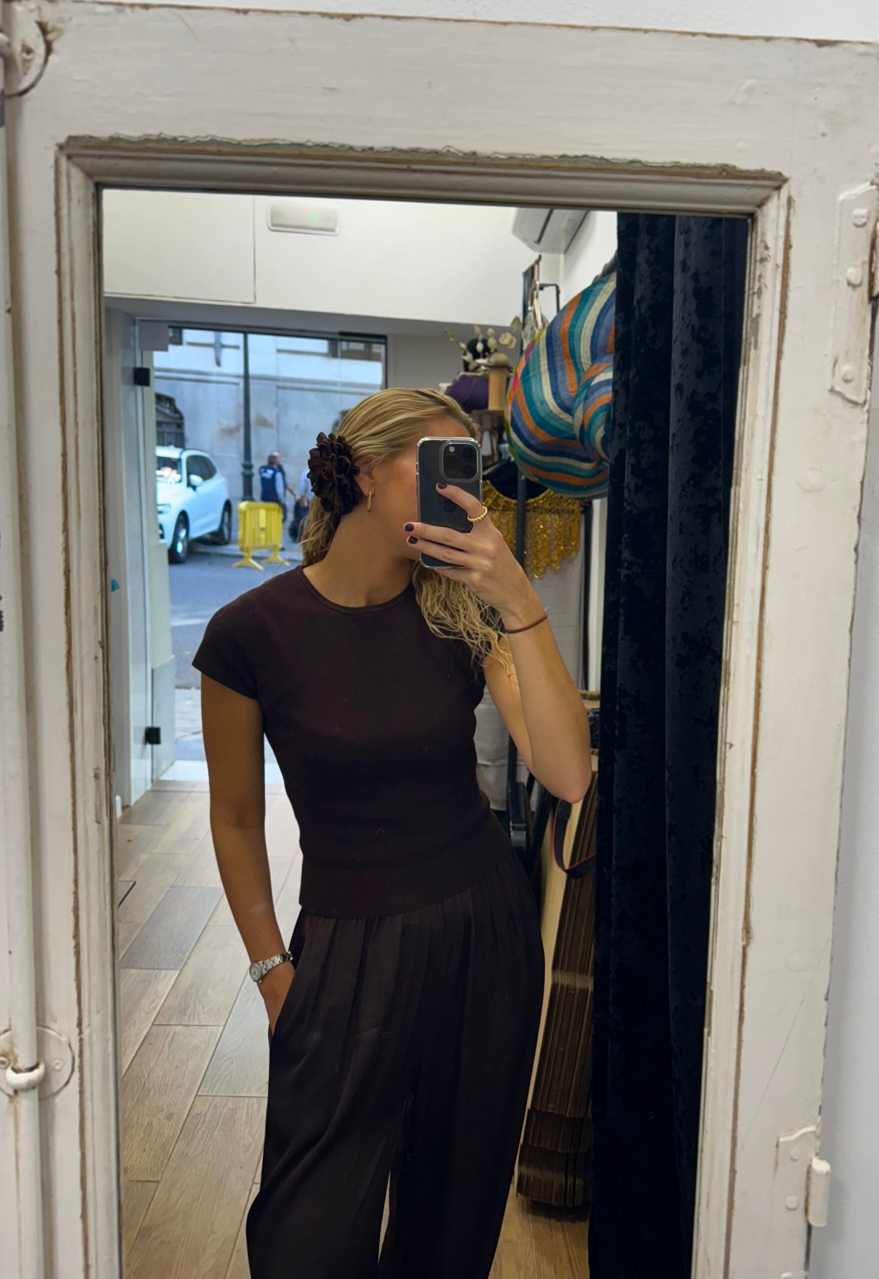 Flor de camélia multiposicional (para o cabelo)