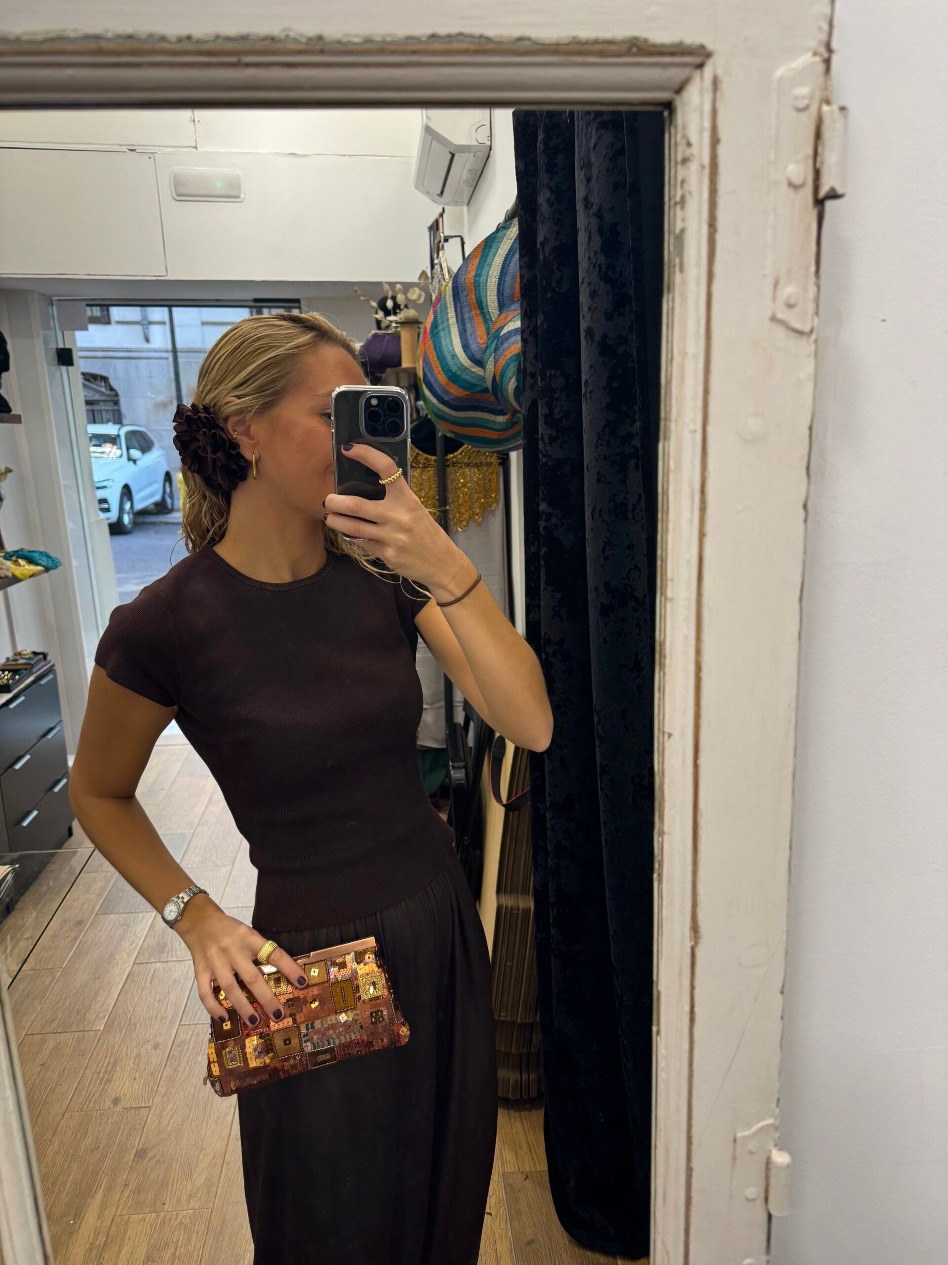 Flor de camélia multiposicional (para o cabelo)