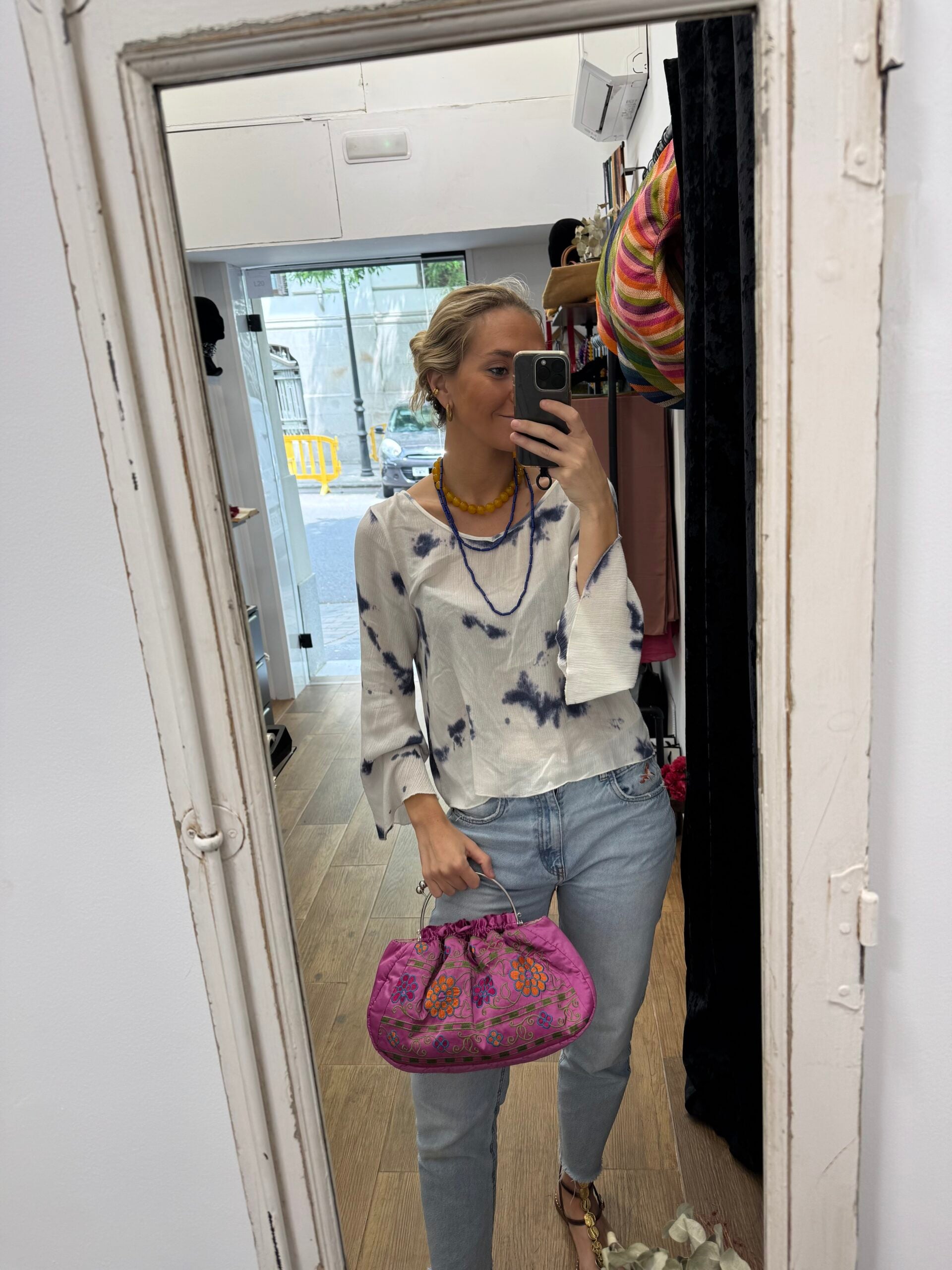 Bolso vintage bombonera rosa y verde con bordados de amebas