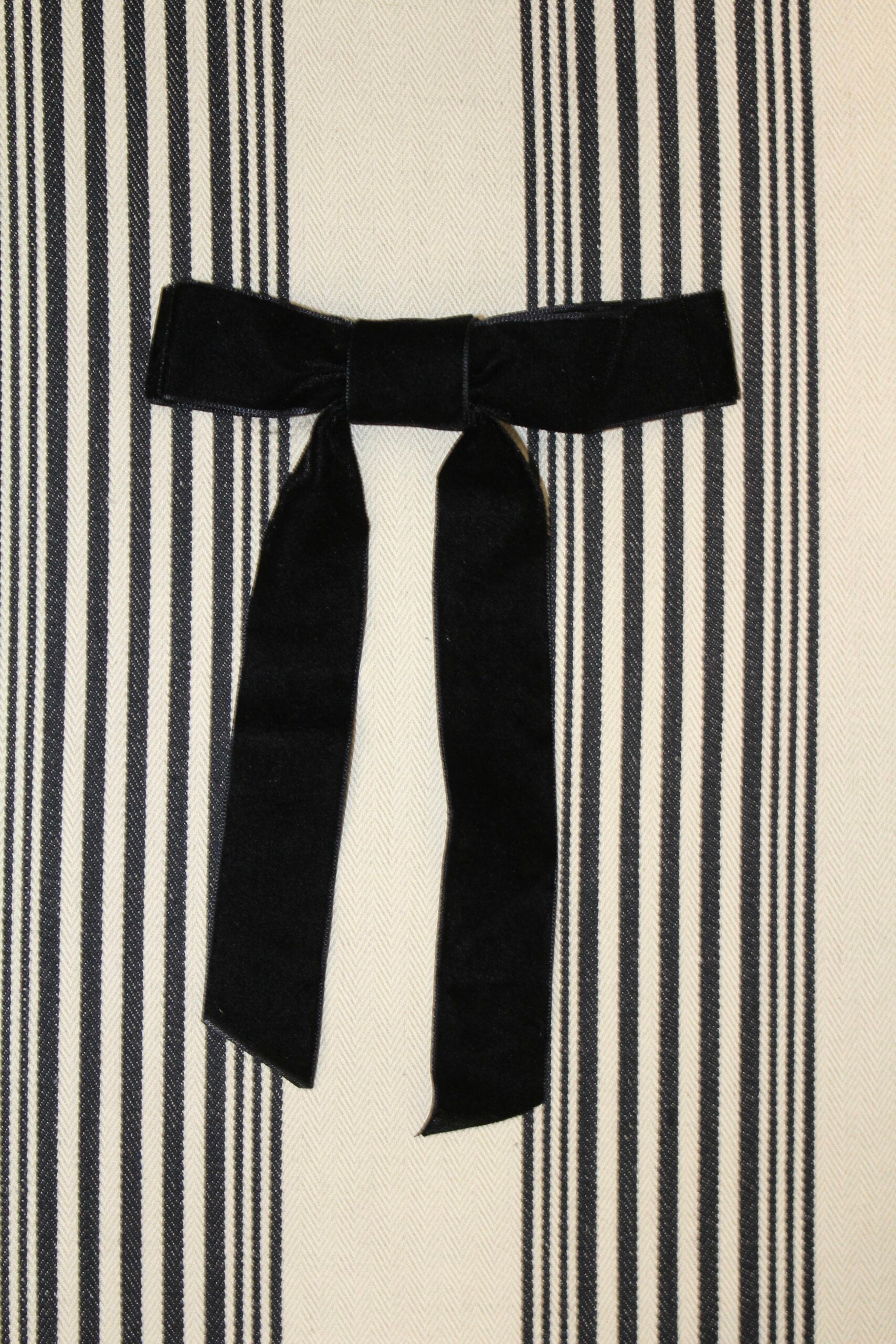 Laço de veludo com gancho de cabelo - Preto