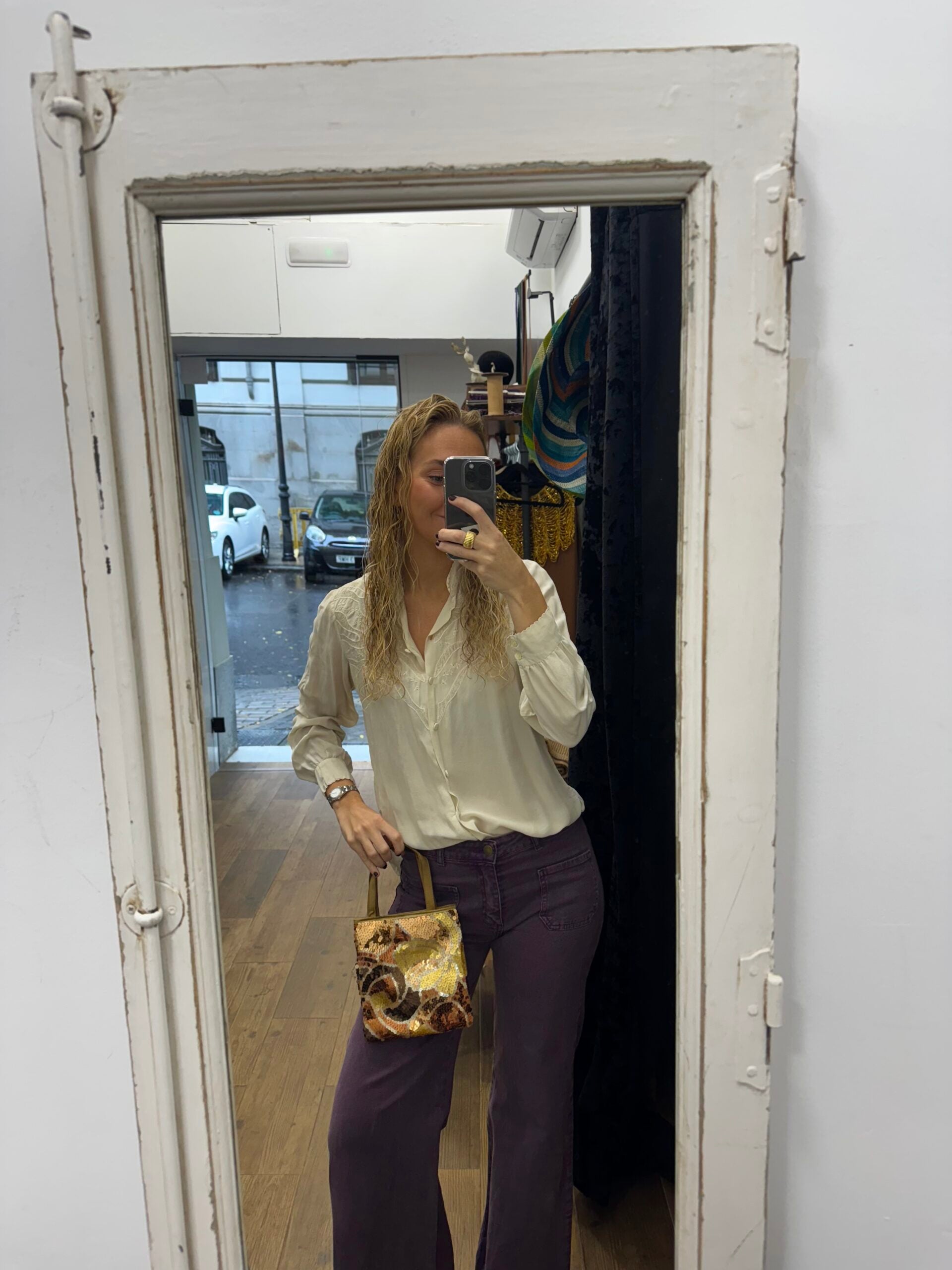 Bolso vintage ocre tipo saco de raso con lentejuelas bordadas