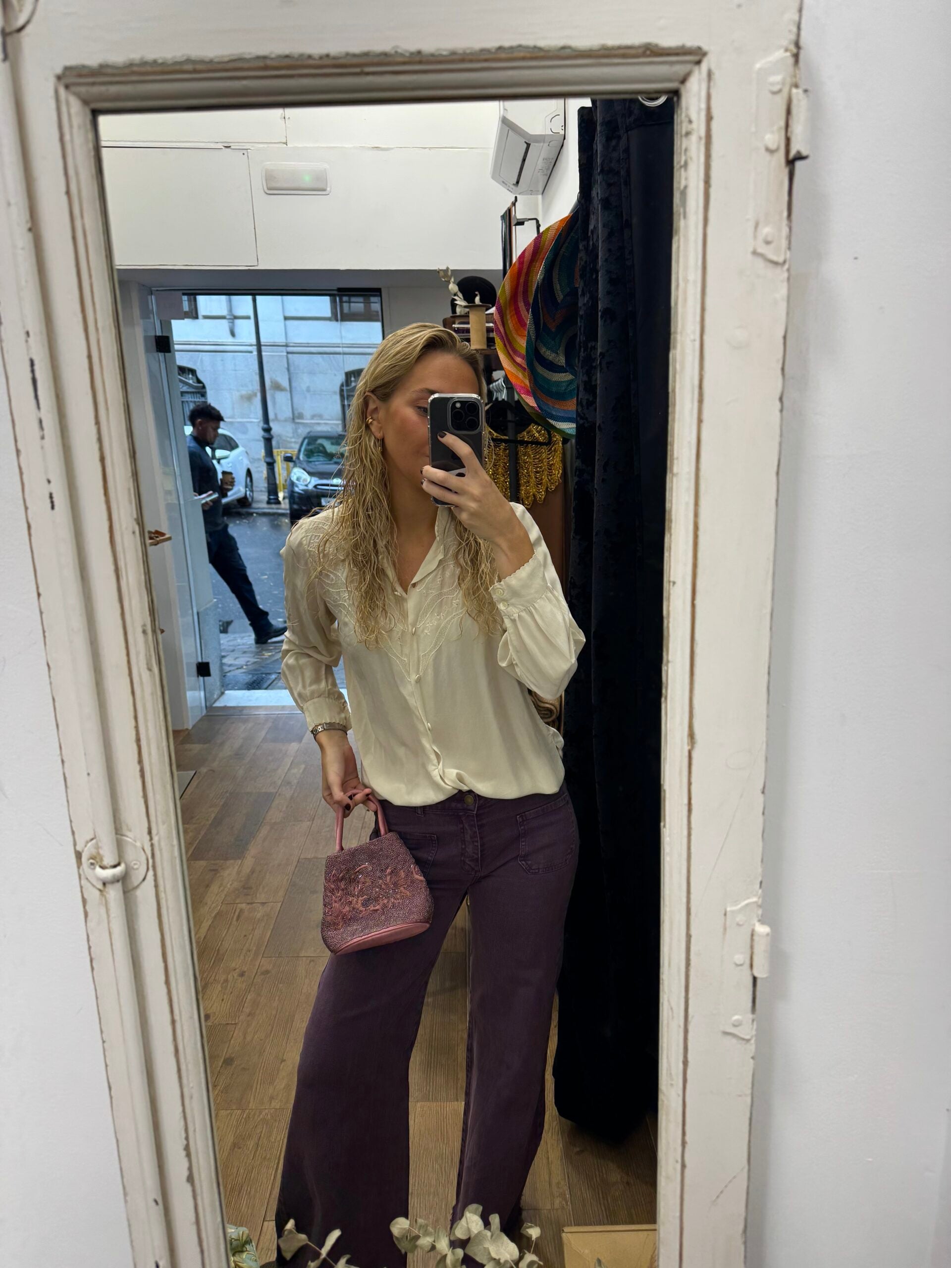 Bolso vintage rosa tipo saco de flores bordadas con cuentas y abalorios