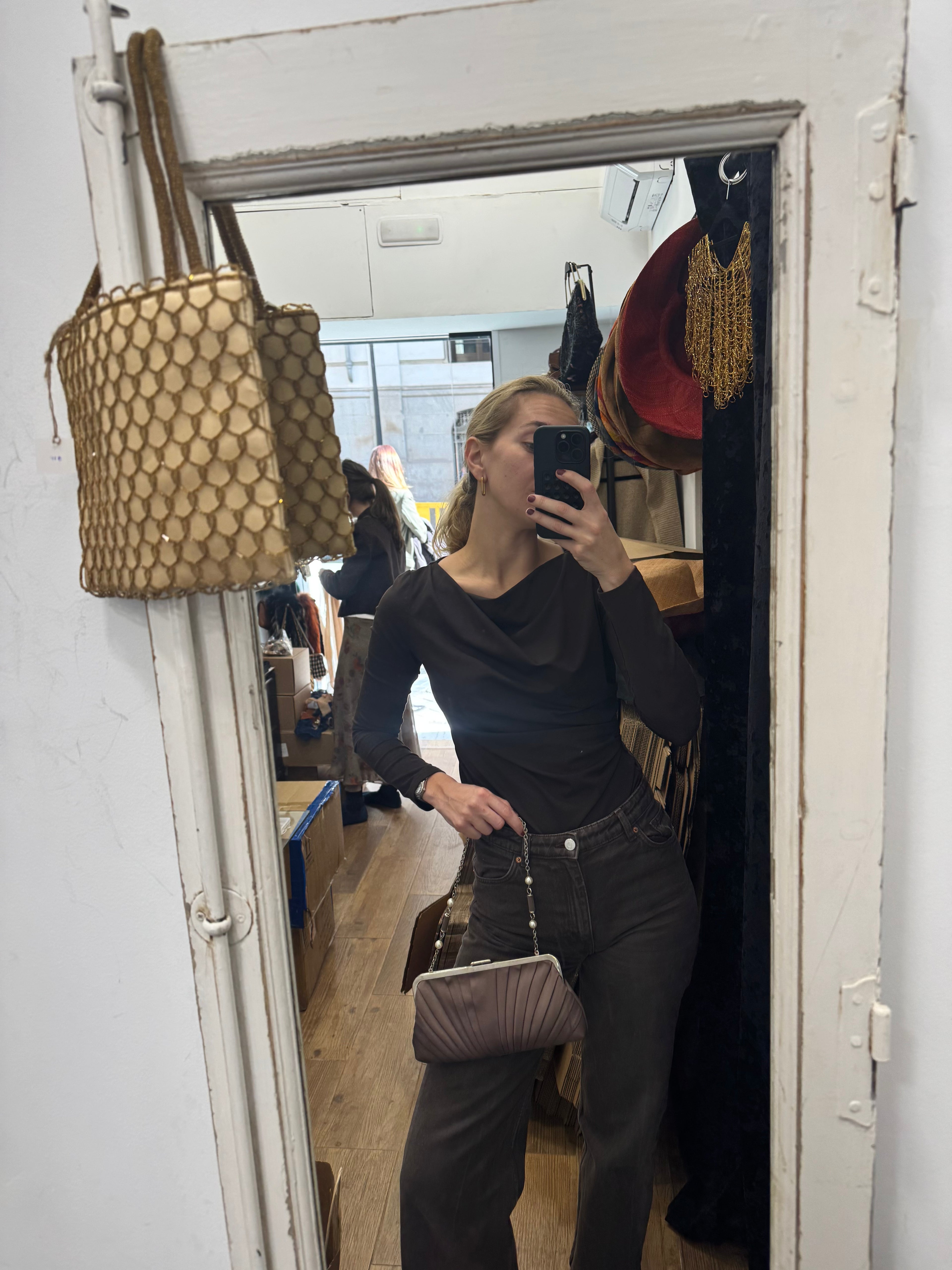 Bolsa clutch vintage castanha com detalhe em missangas bronze