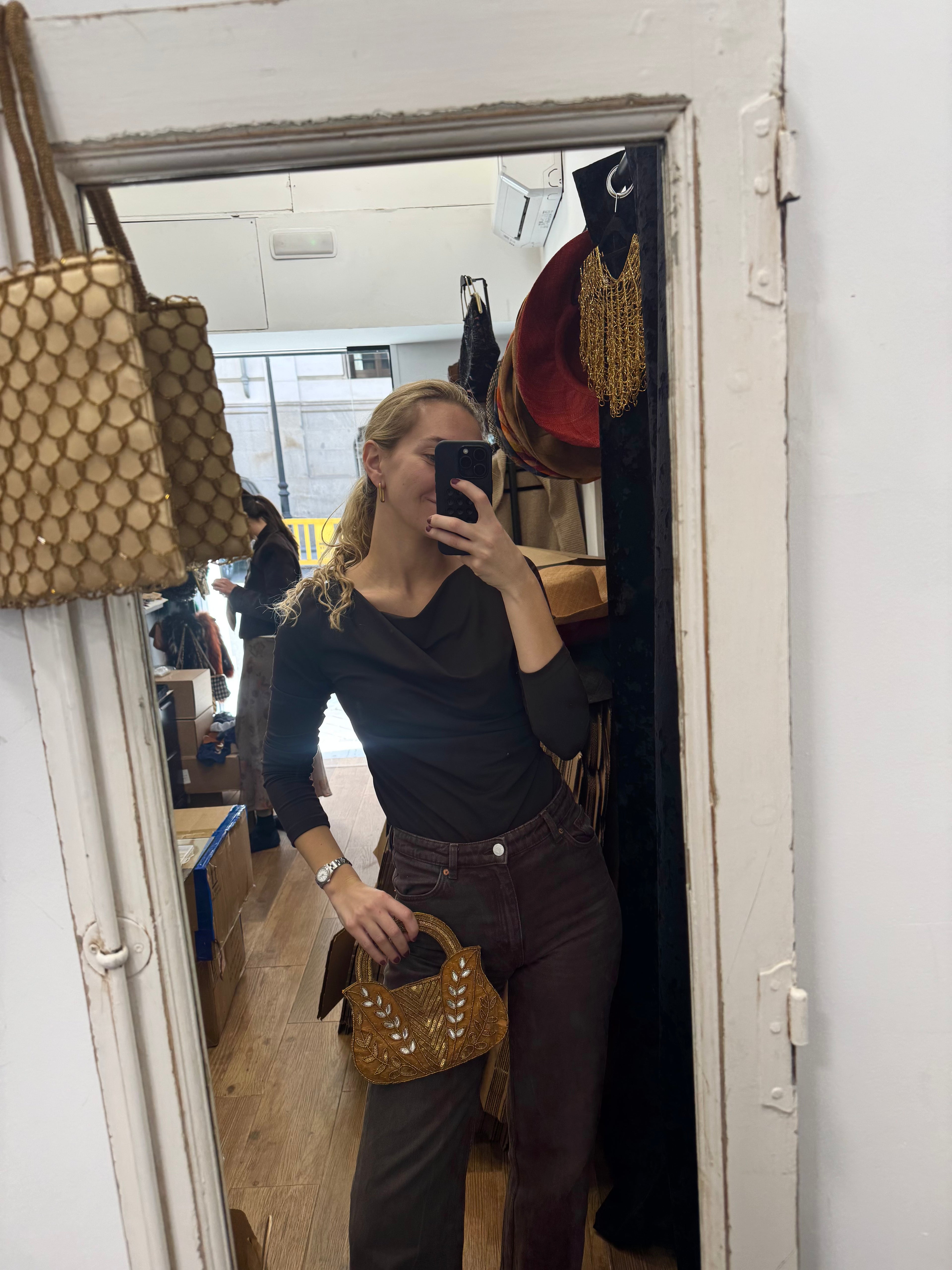 Bolso vintage ocre tipo saquito bordado con helechos de cuentas y lentejuelas
