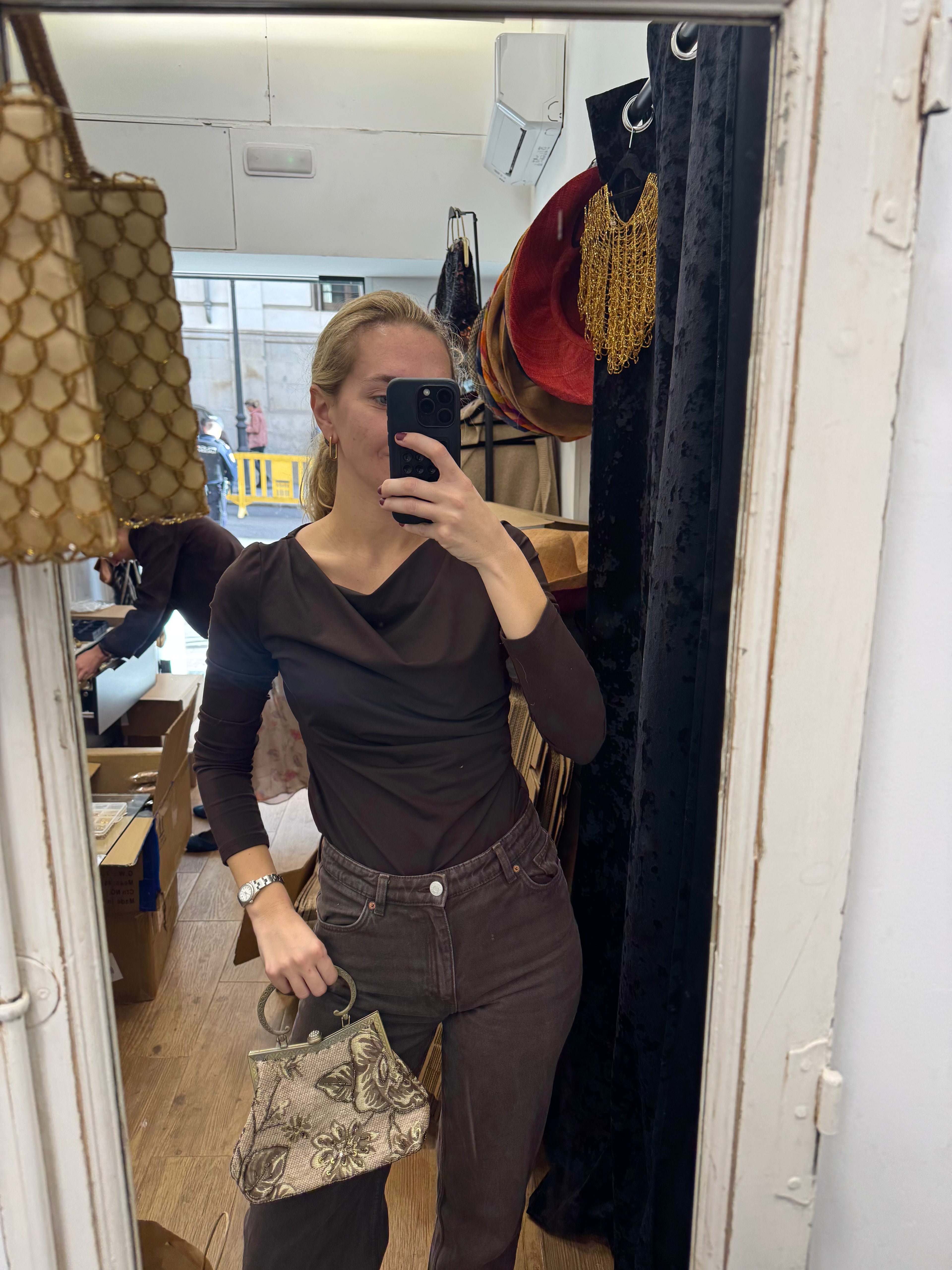 Bolso vintage bombonera beige con flores marrones y ocres