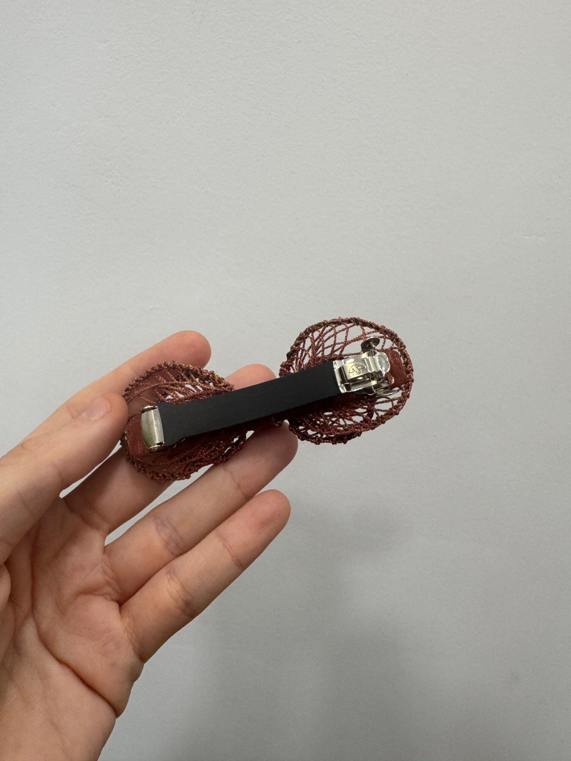 Presilha de cabelo, laço de barro