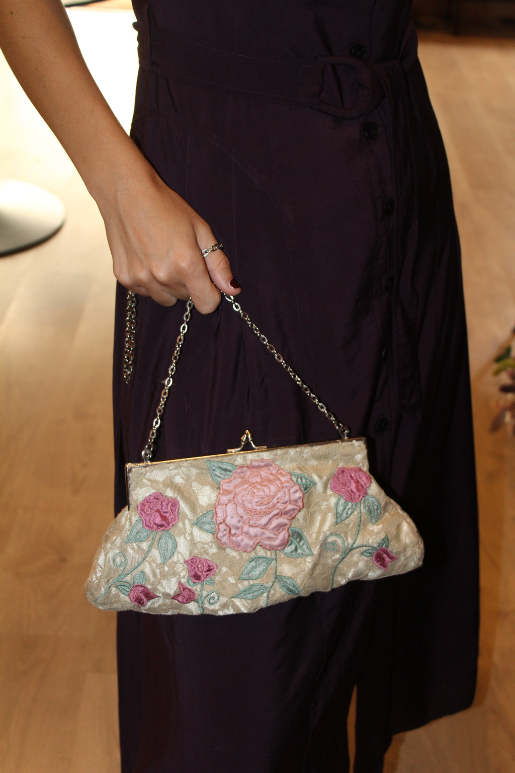 Bolsa vintage estofada com alça branca