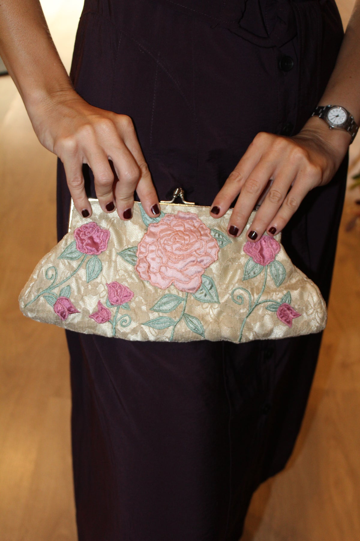 Bolsa vintage estofada com alça branca