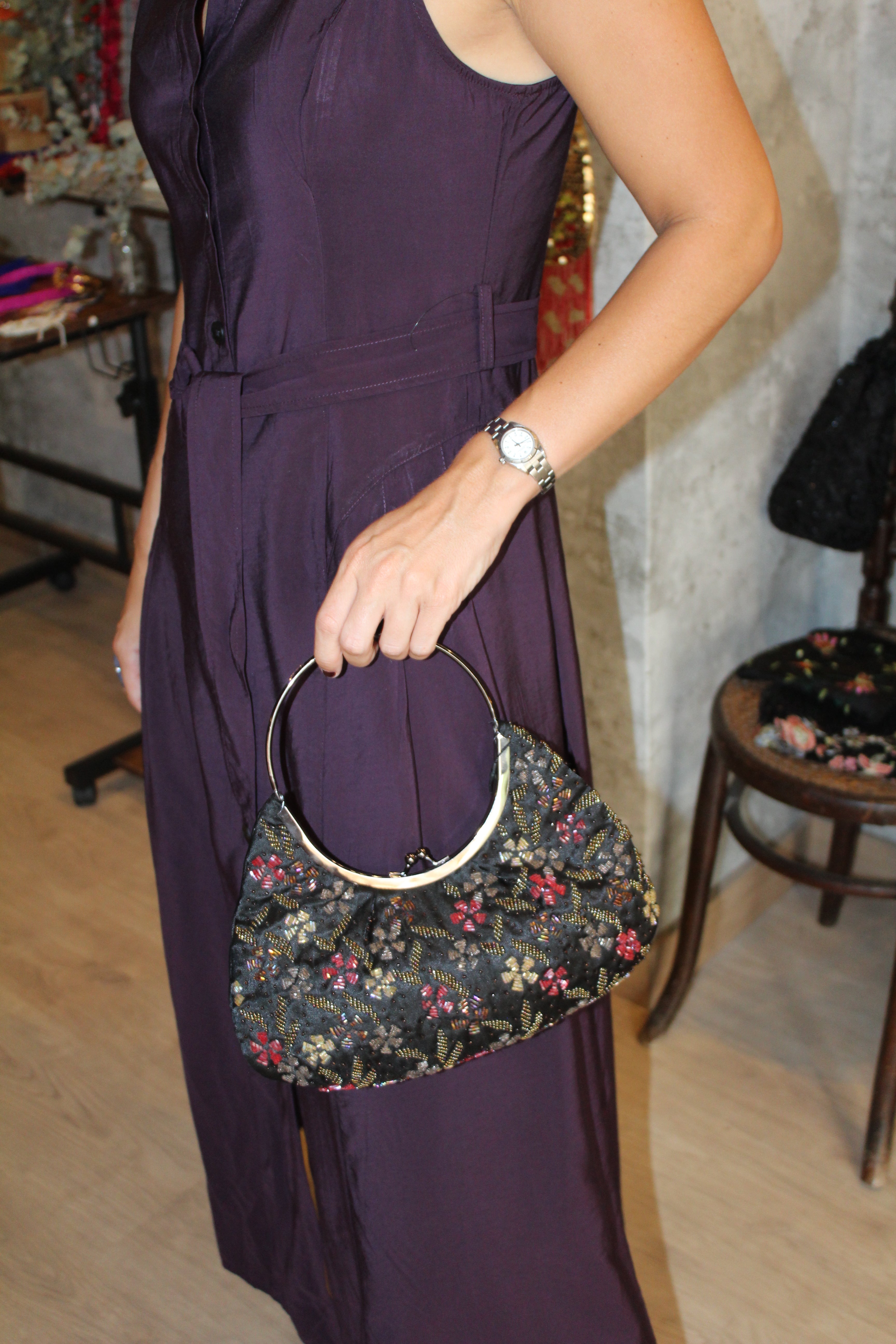 Bolso vintage negro con bordados