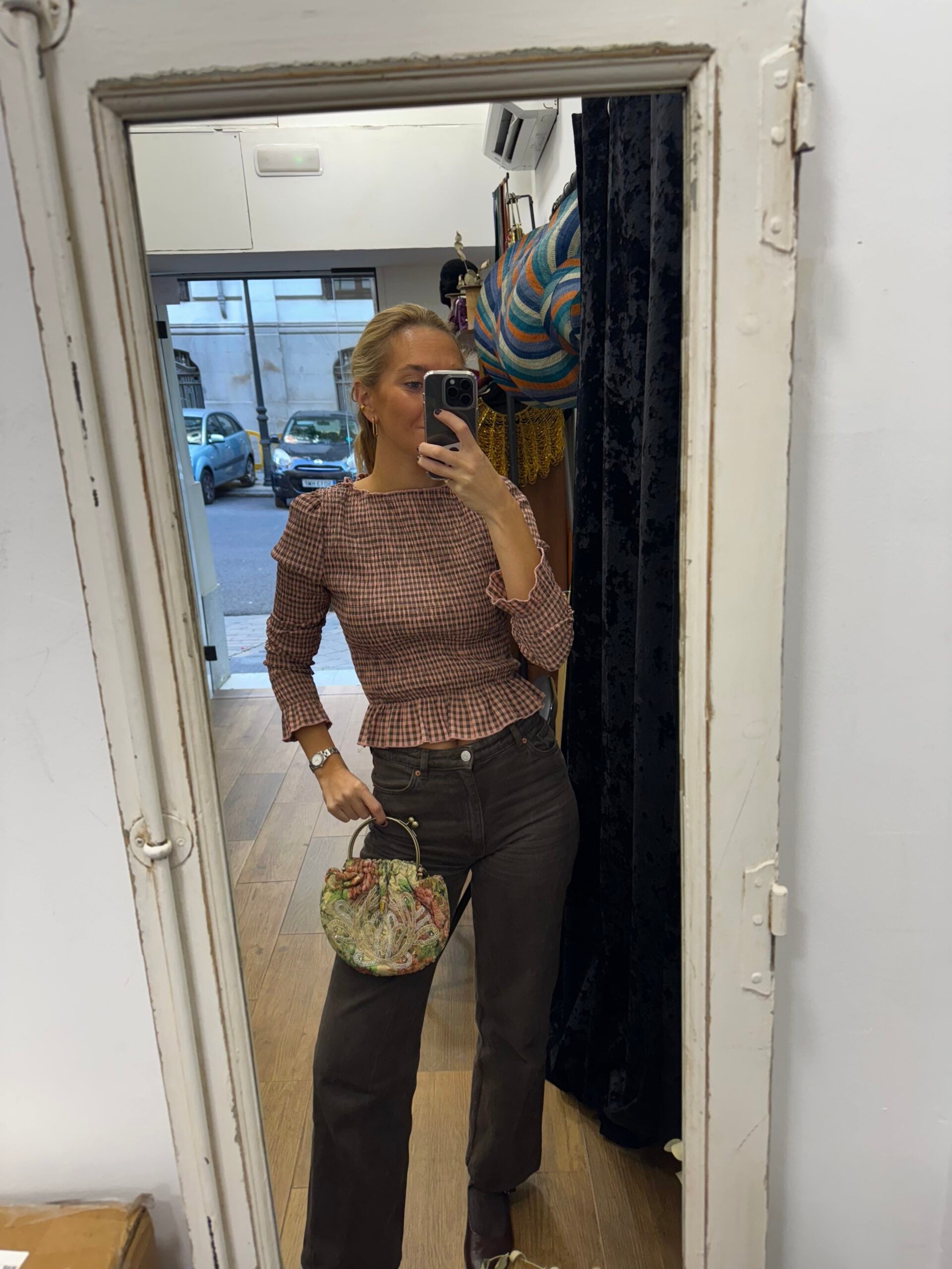 Bolso vintage bombonera rosa, verde y crudo con flores