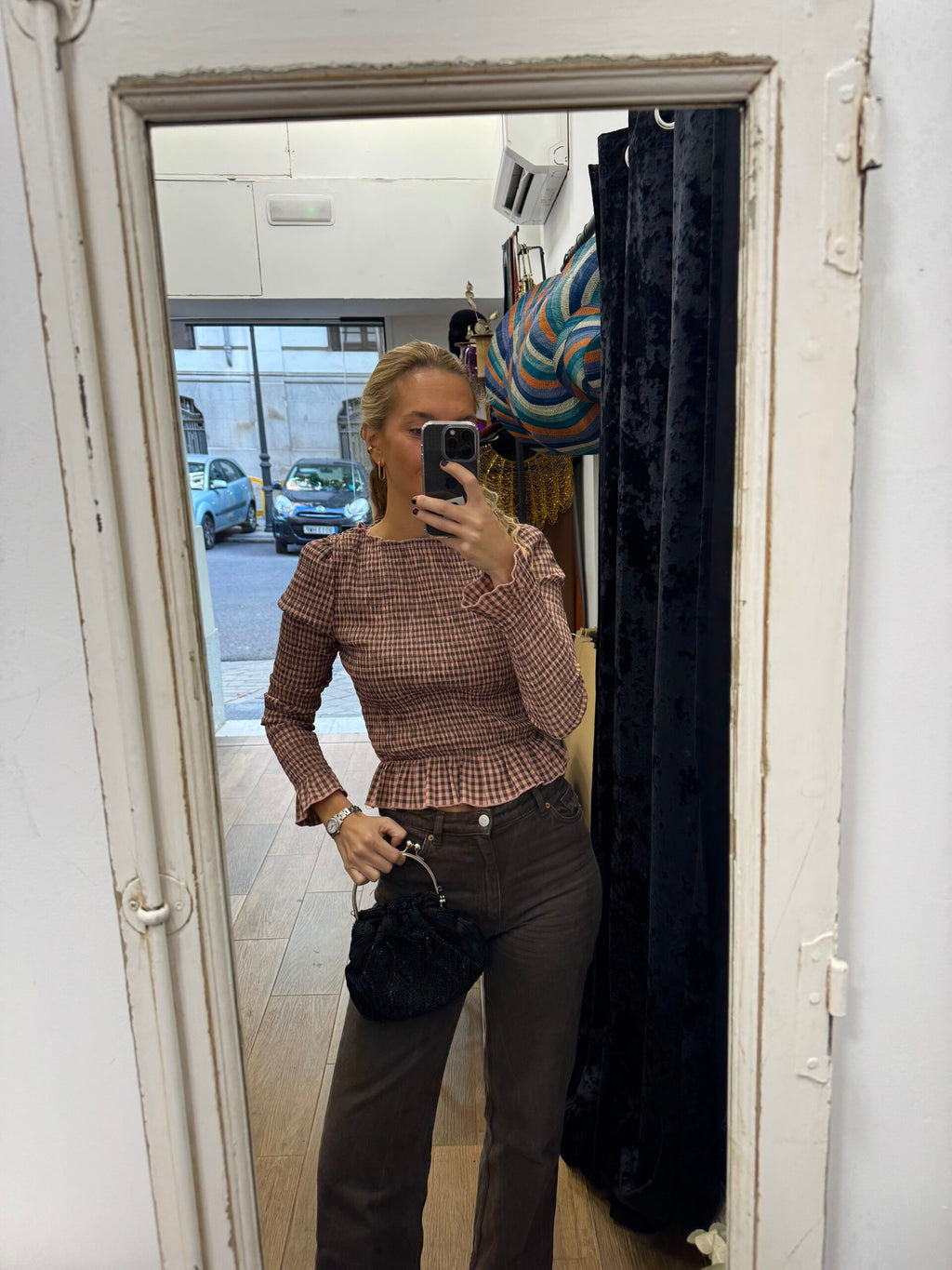 Bolso vintage bombonera negra con helechos de cuentas