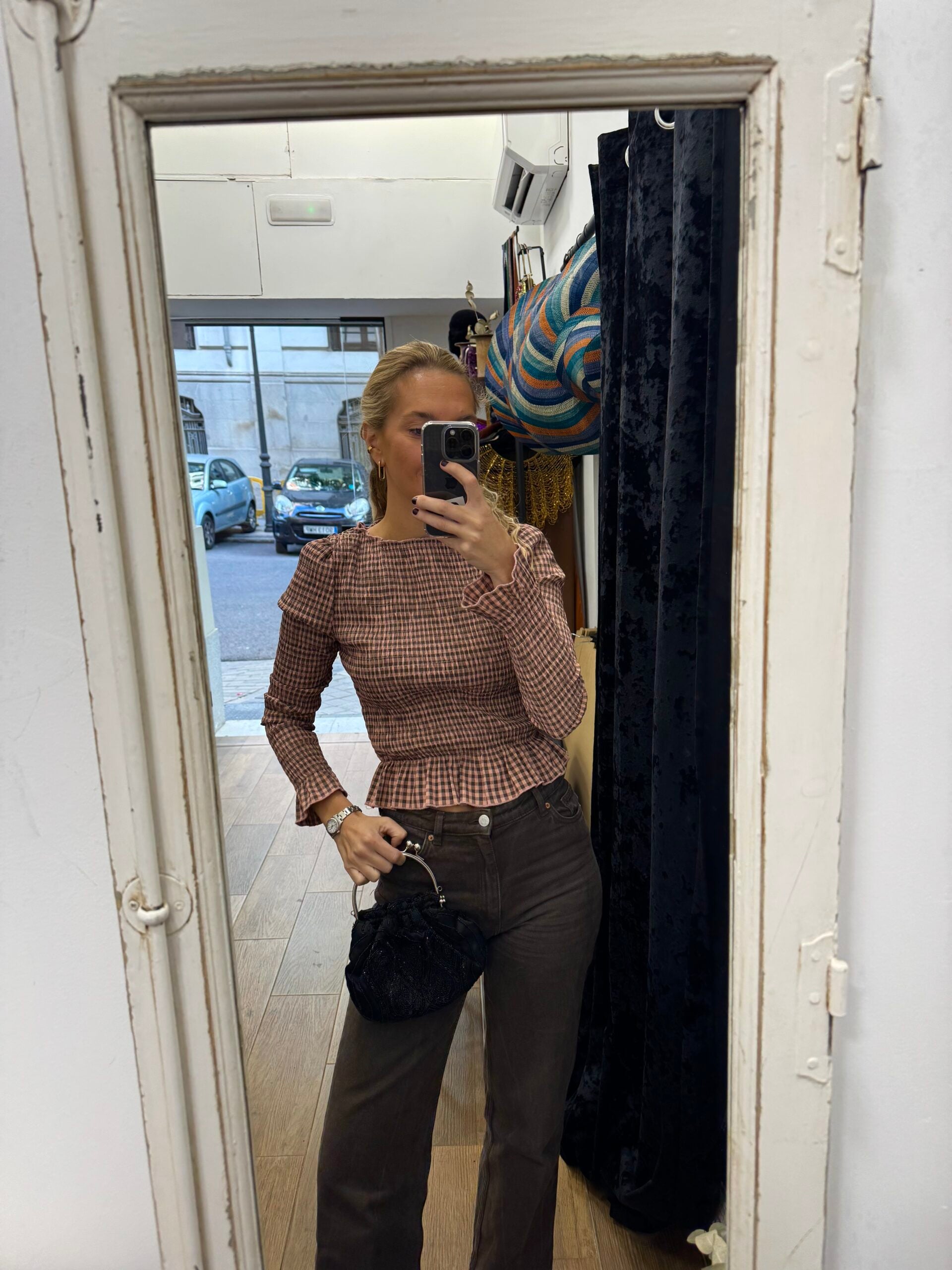 Bolso vintage bombonera negra con helechos de cuentas