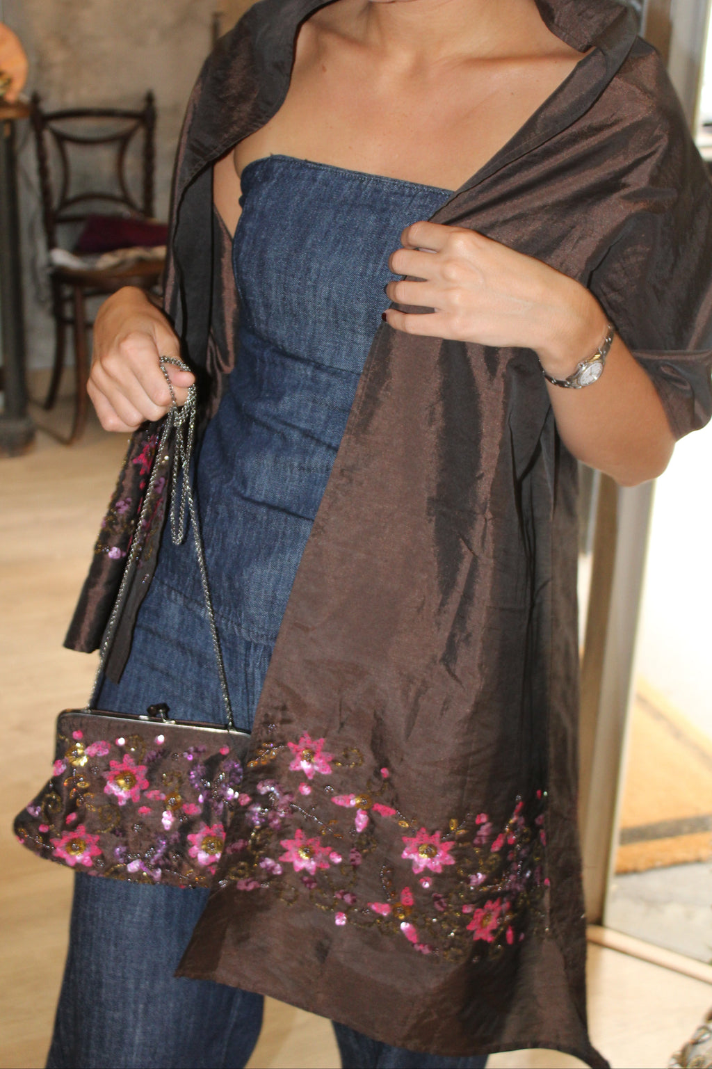 Conjunto Bolso Vintage y Chal Marrón y Fucsia