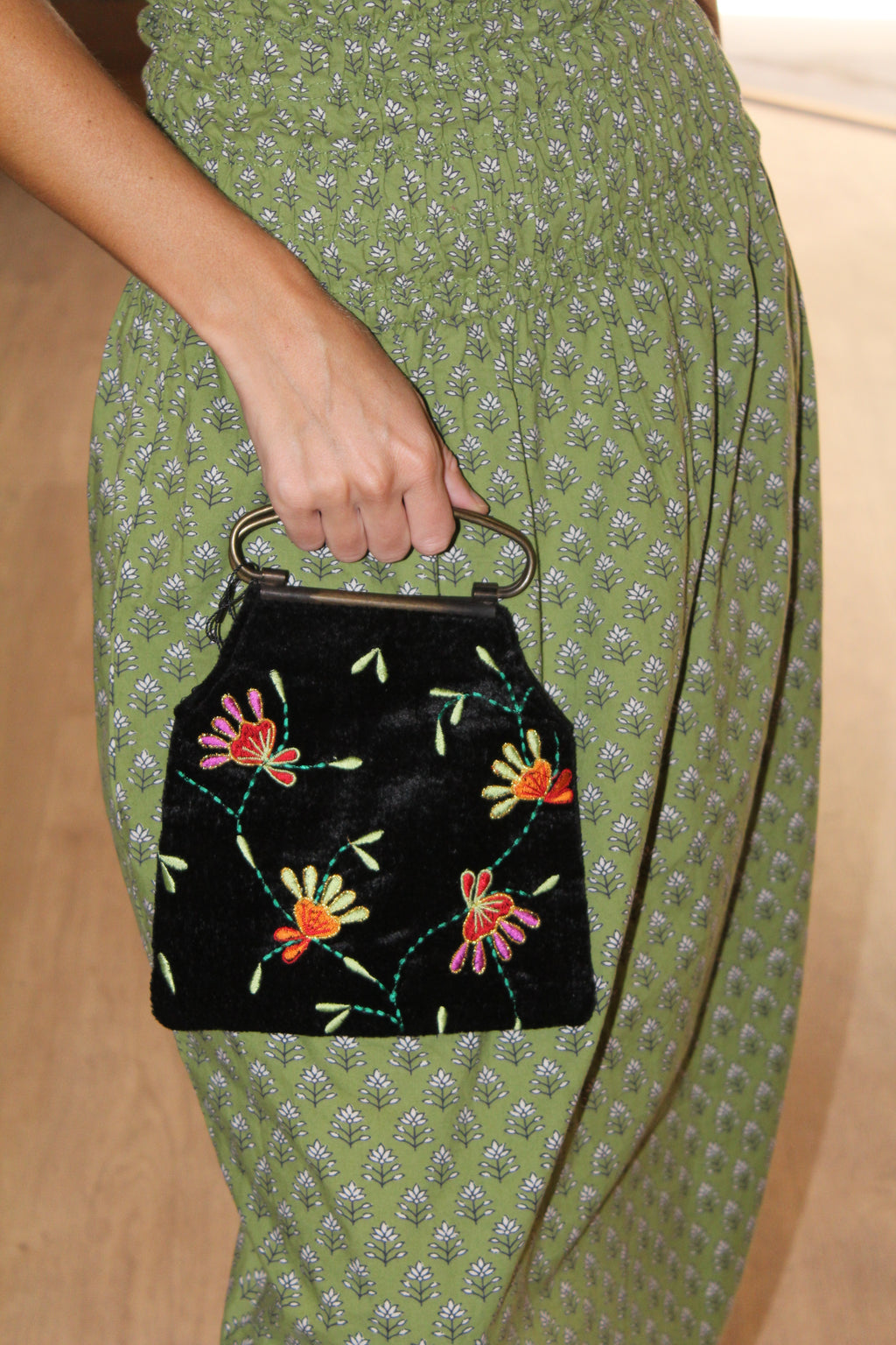 Bolsa vintage plissada verde estilo balde