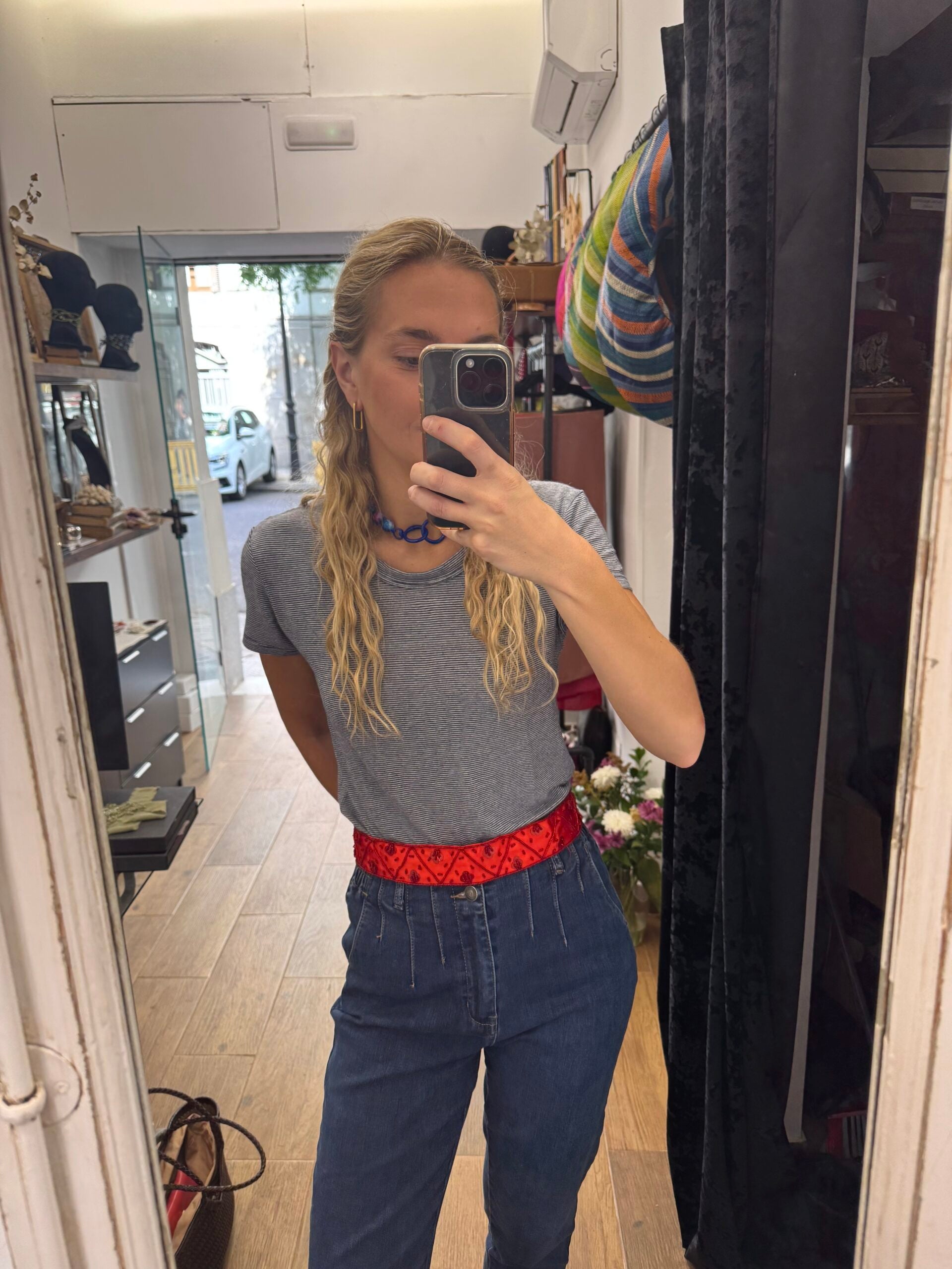 Cinturón vintage bordado rojo