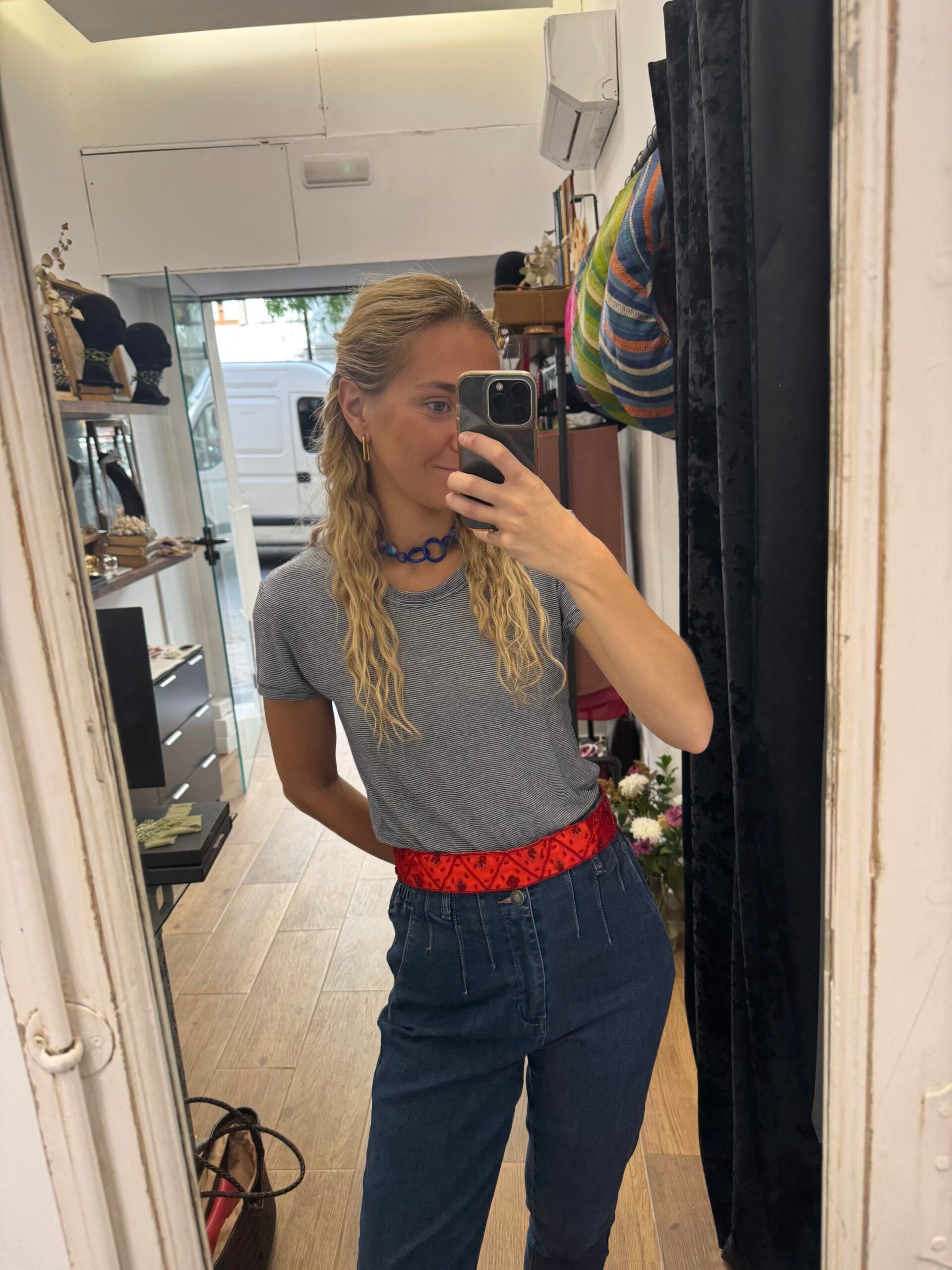 Cinturón vintage bordado rojo