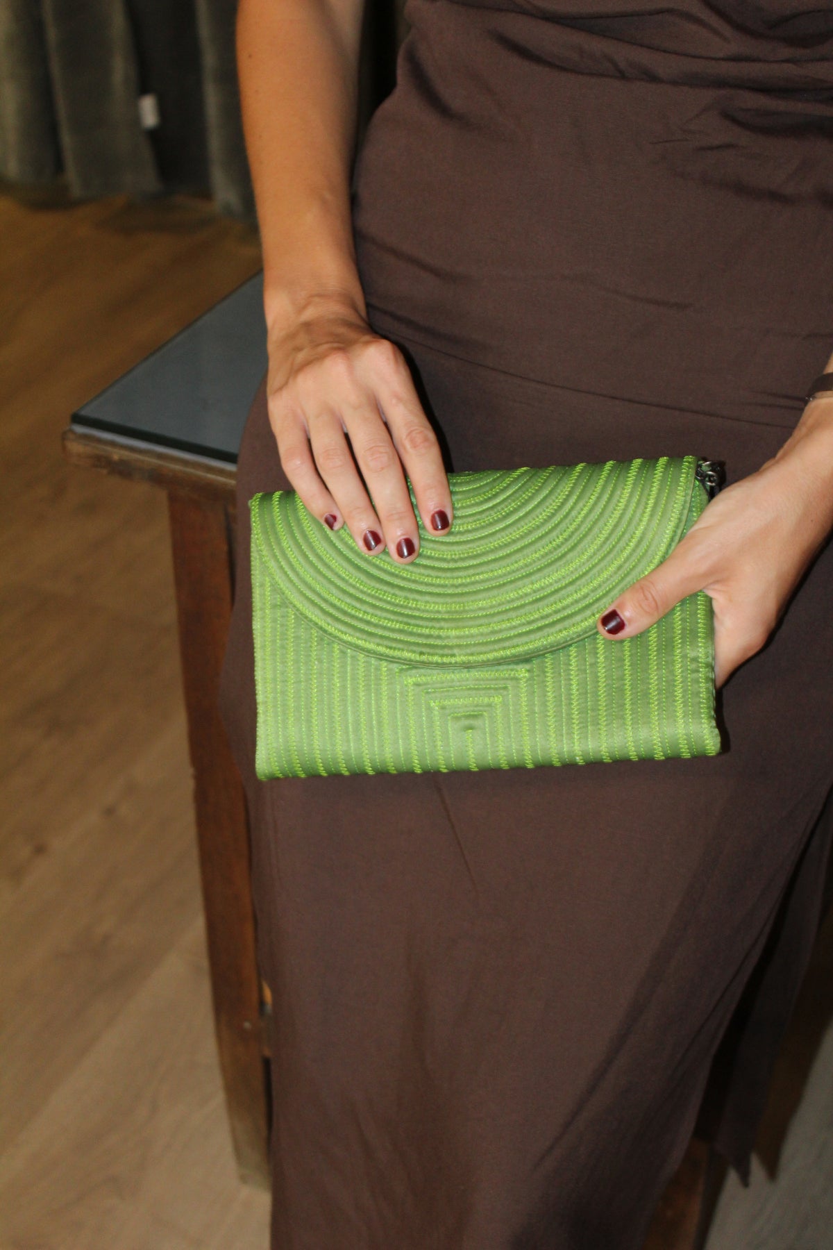 Bolso vintage de mano verde con cadena incorporada