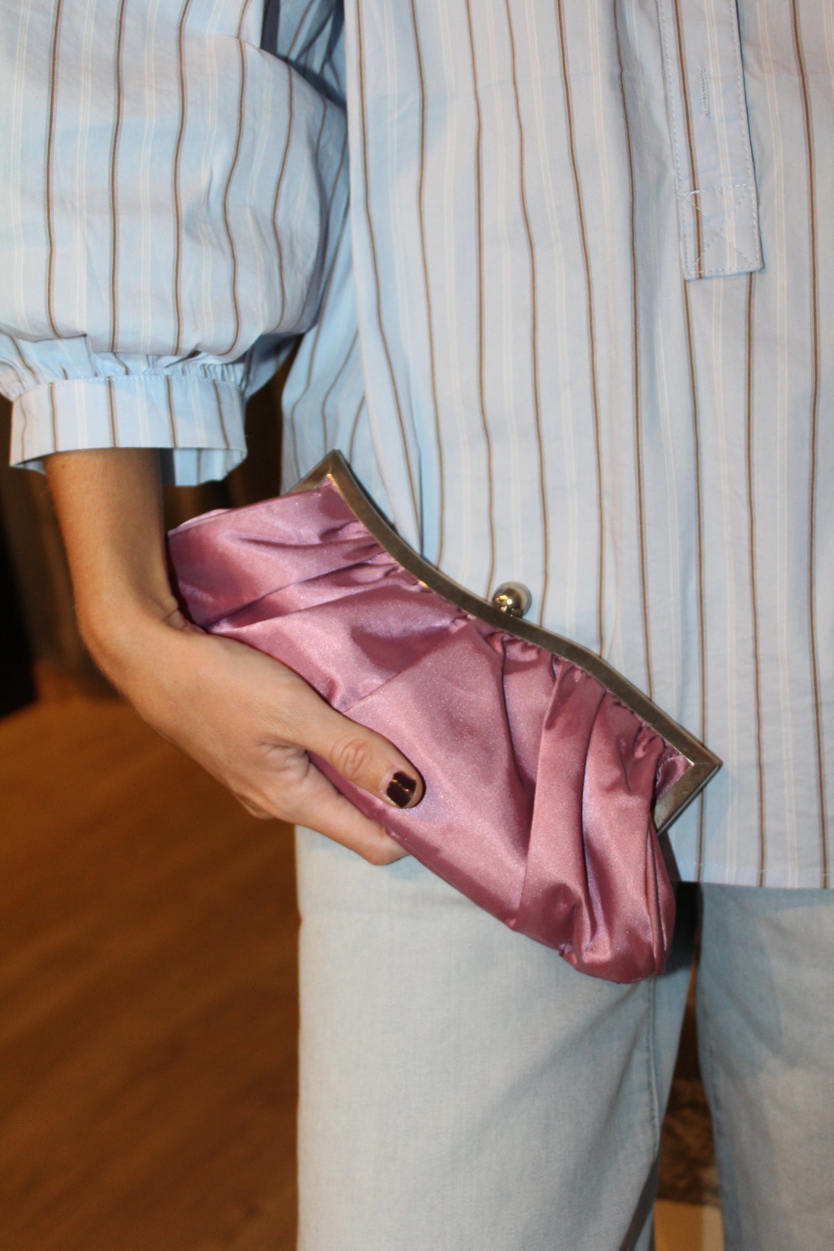 Bolso vintage rosa tipo clutch con cadena