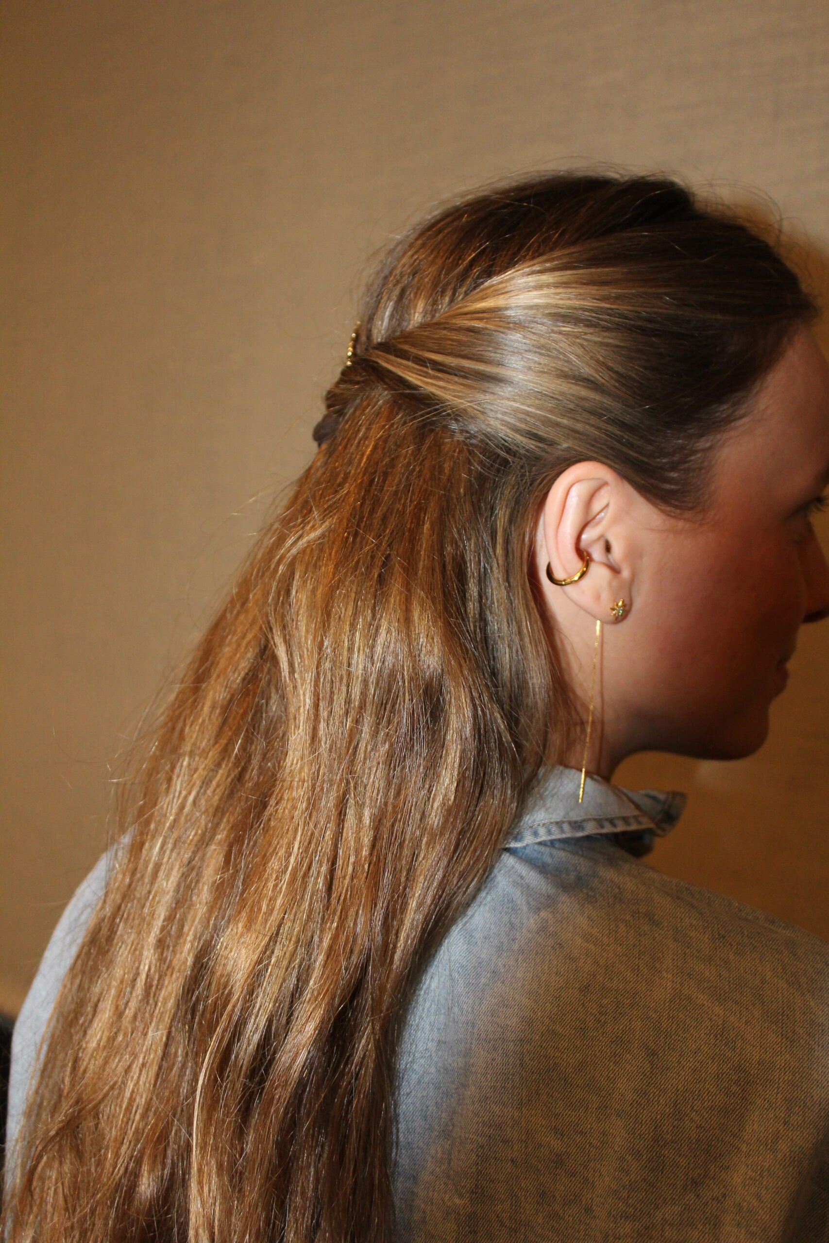 Brinco de pressão com zircónias cúbicas em forma de estrela dourada (unidade)