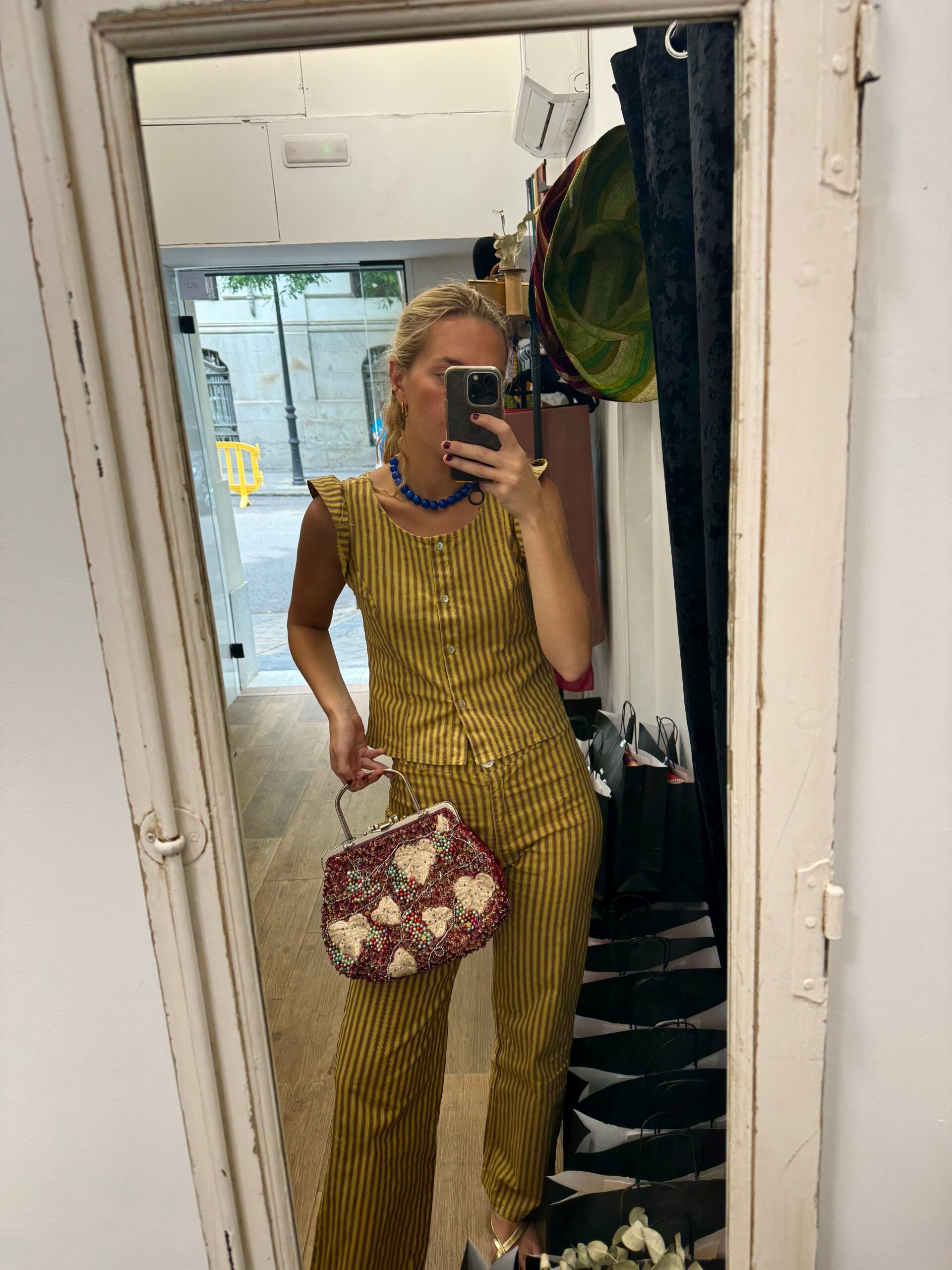 Bolso vintage bombonera bordado con hojas