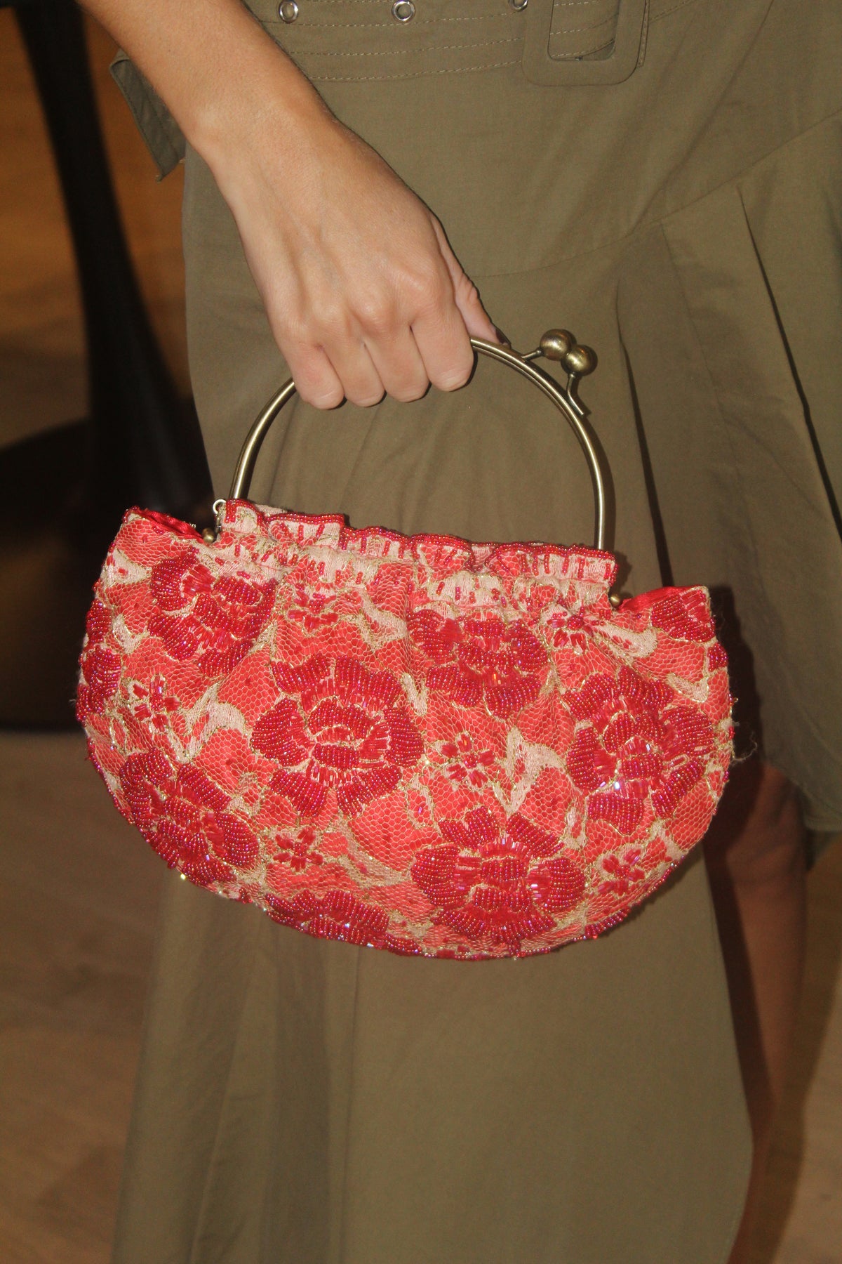 Bolso vintage tipo bombonera de flores