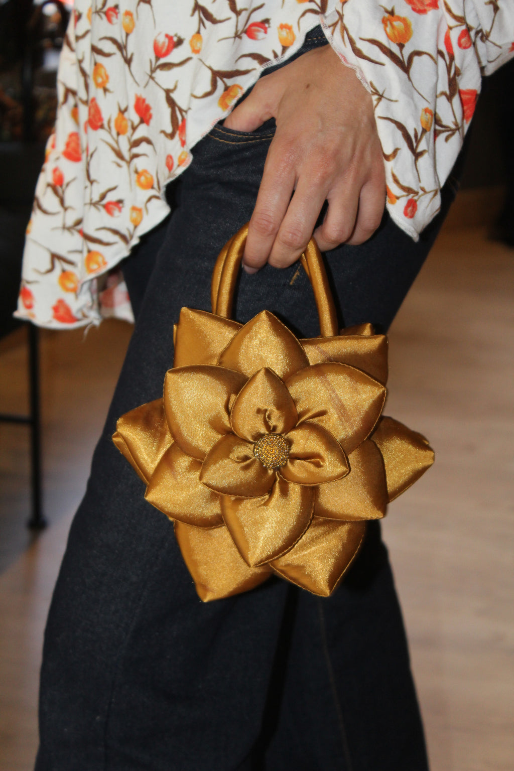 Bolso vintage con forma de flor
