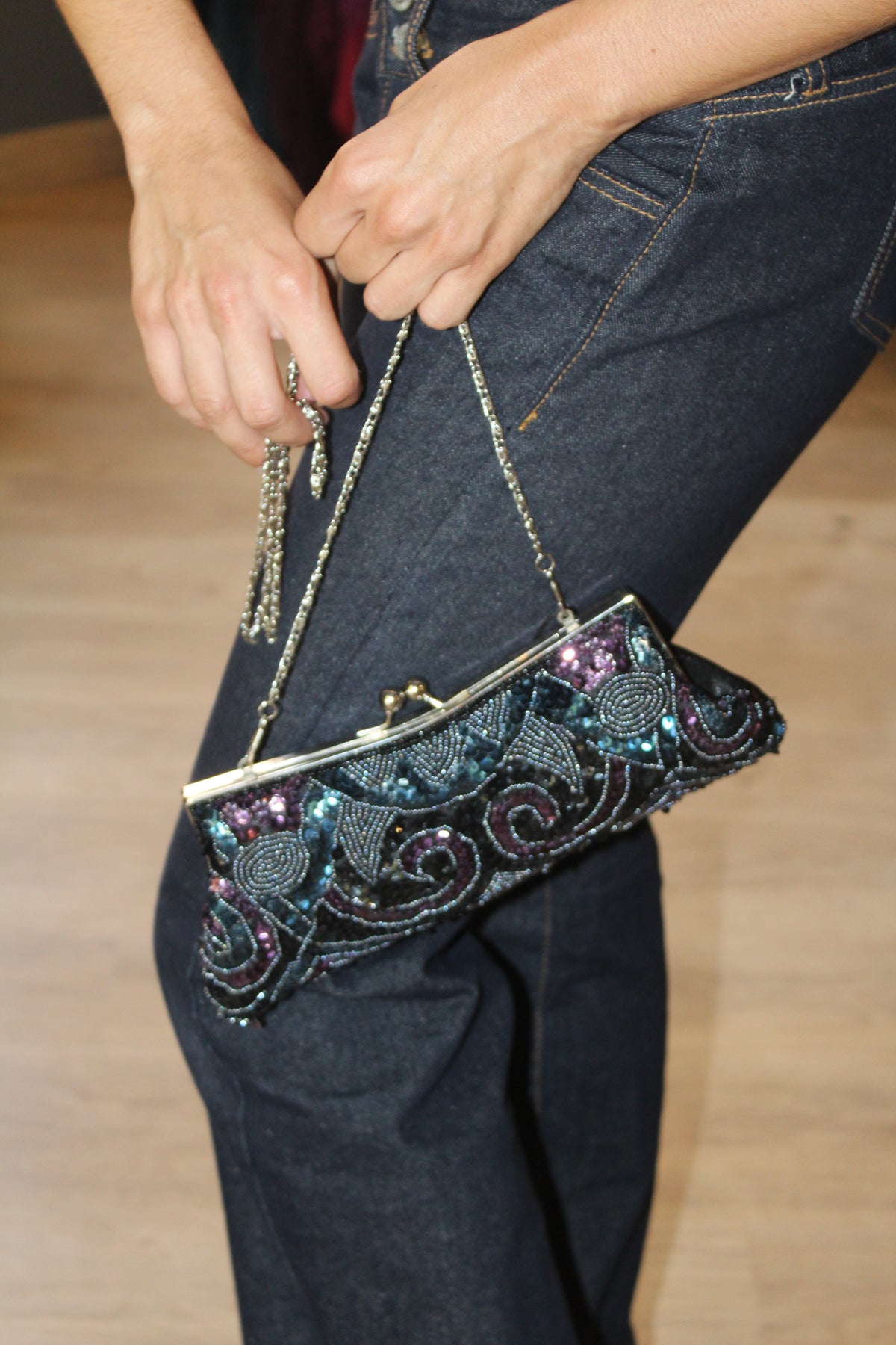 Bolso vintage tipo clutch con lentejuelas y cadena