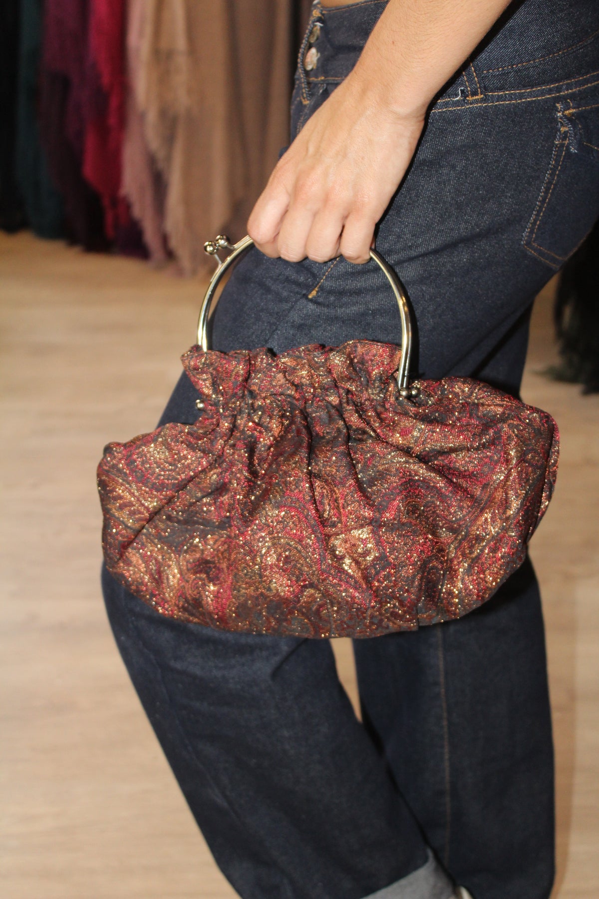 Bolso vintage tipo bombonera estampada