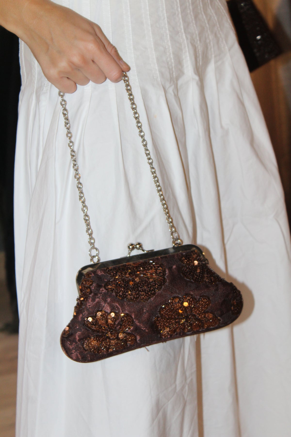 Bolso vintage ocre flor tipo clutch con cadena